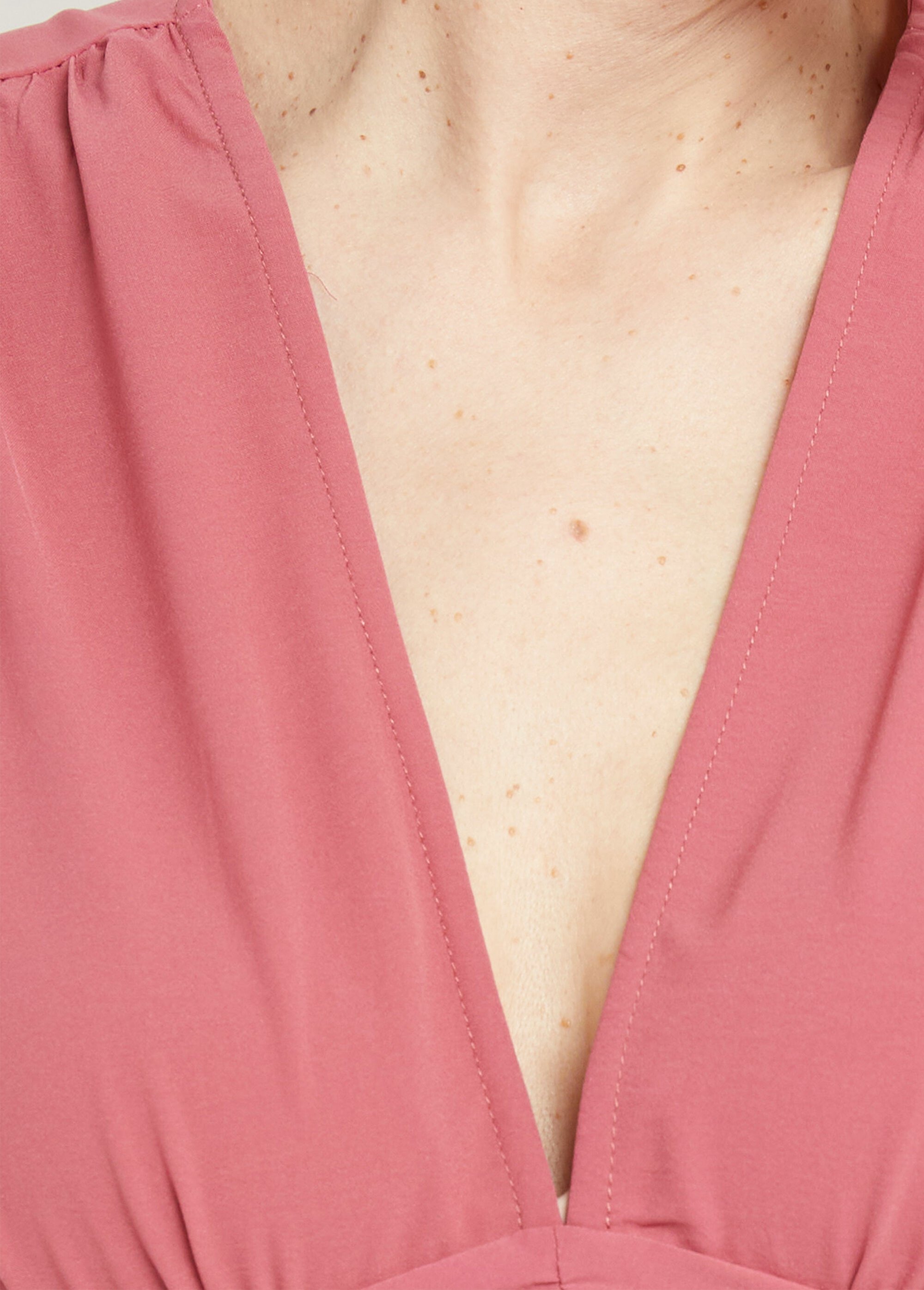 Robe longue sans manches taille plissée