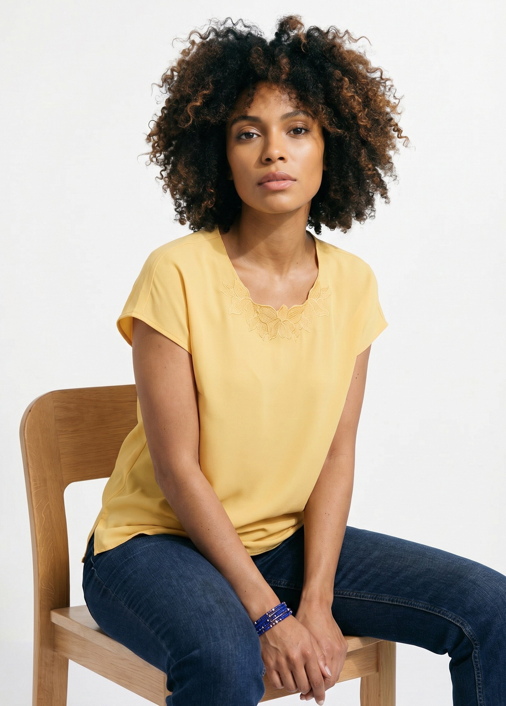 Top long manches courtes broderies col rond