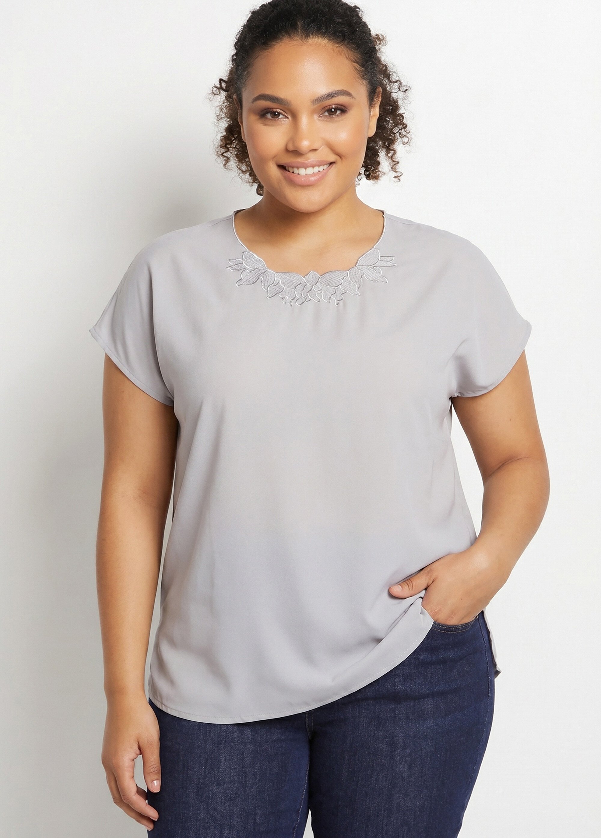 Top long manches courtes broderies col rond