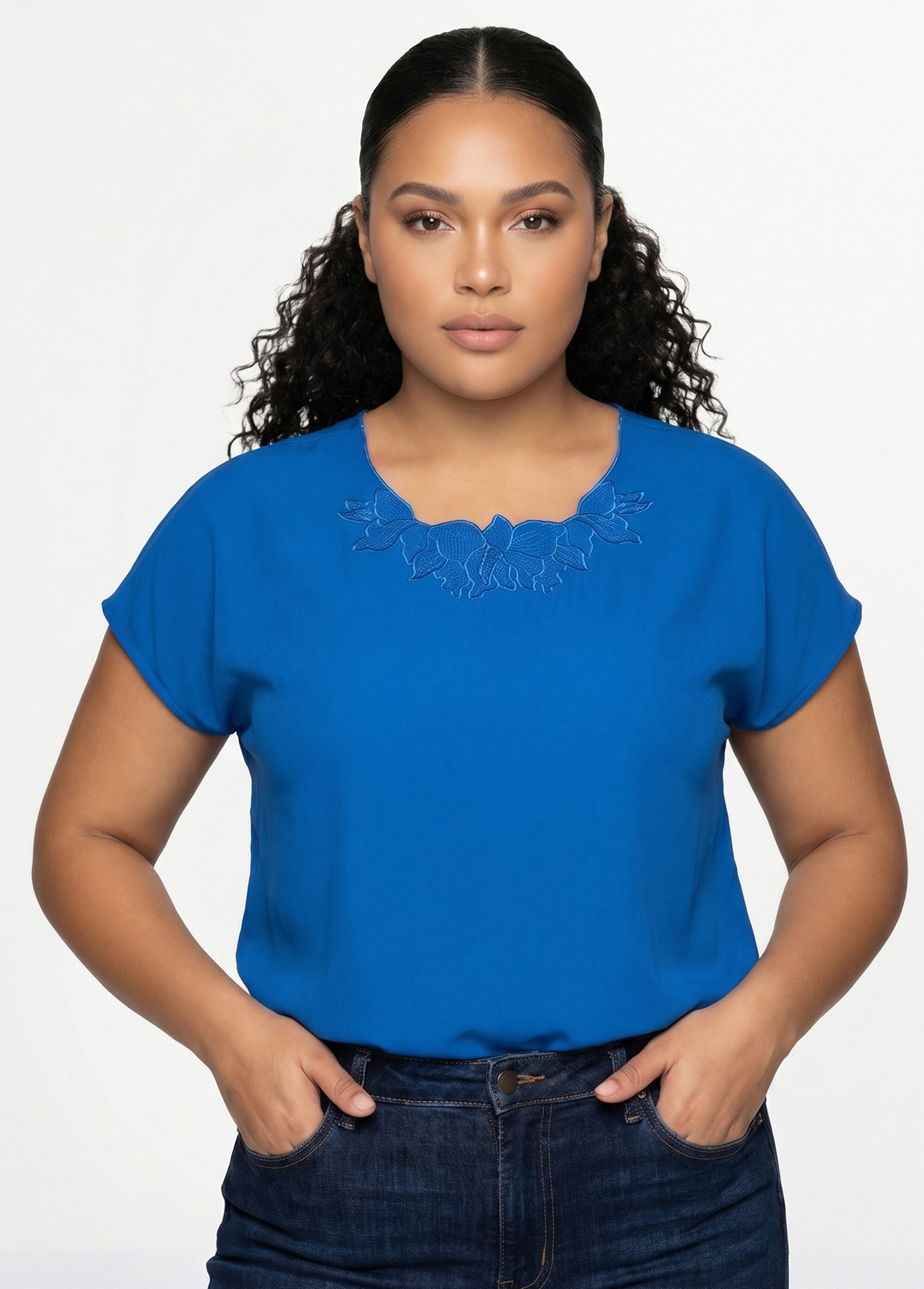 Top long manches courtes broderies col rond