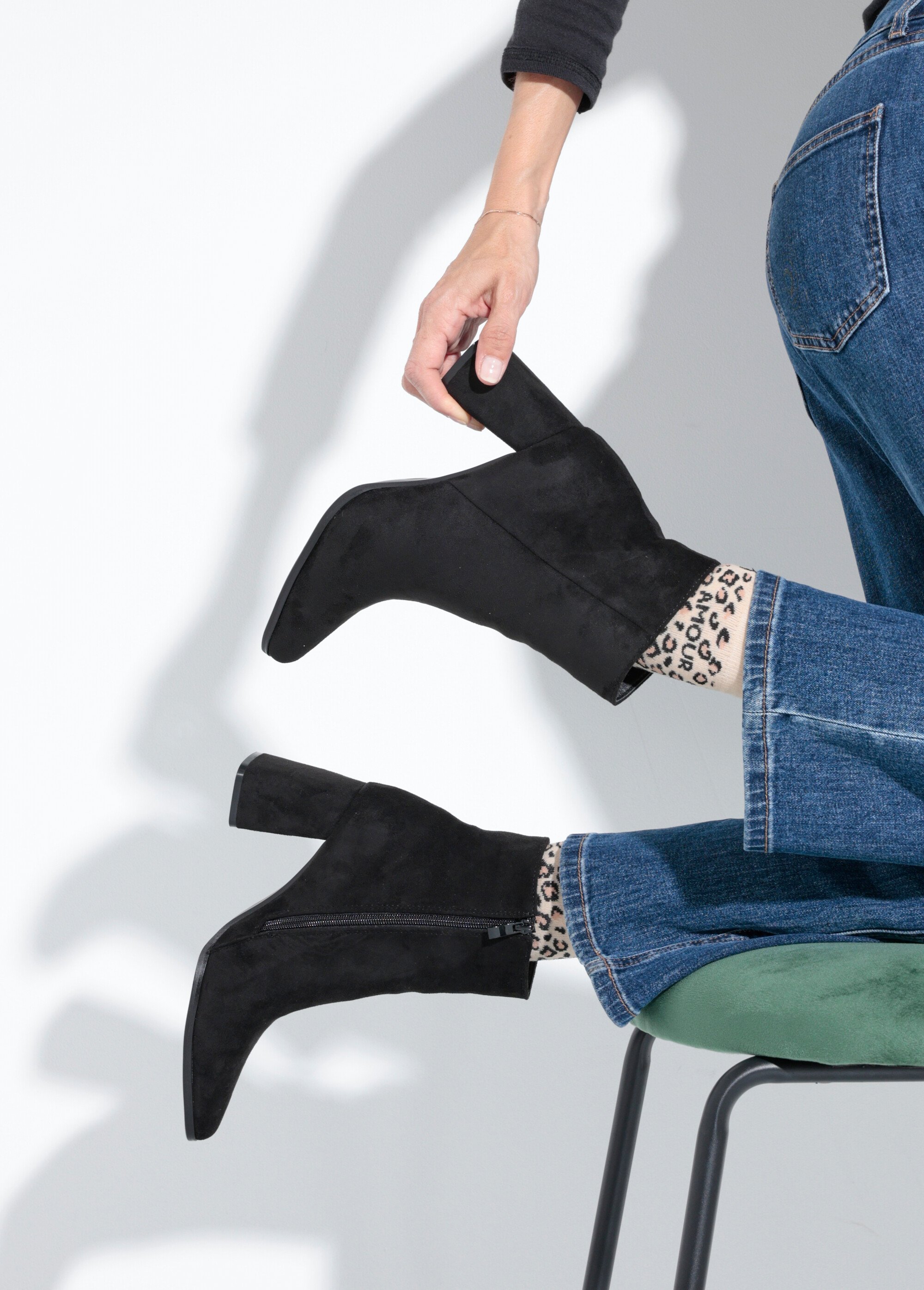 Boots suédine bout pointu et talon mode Femme Noir QUIZ6371A SI1