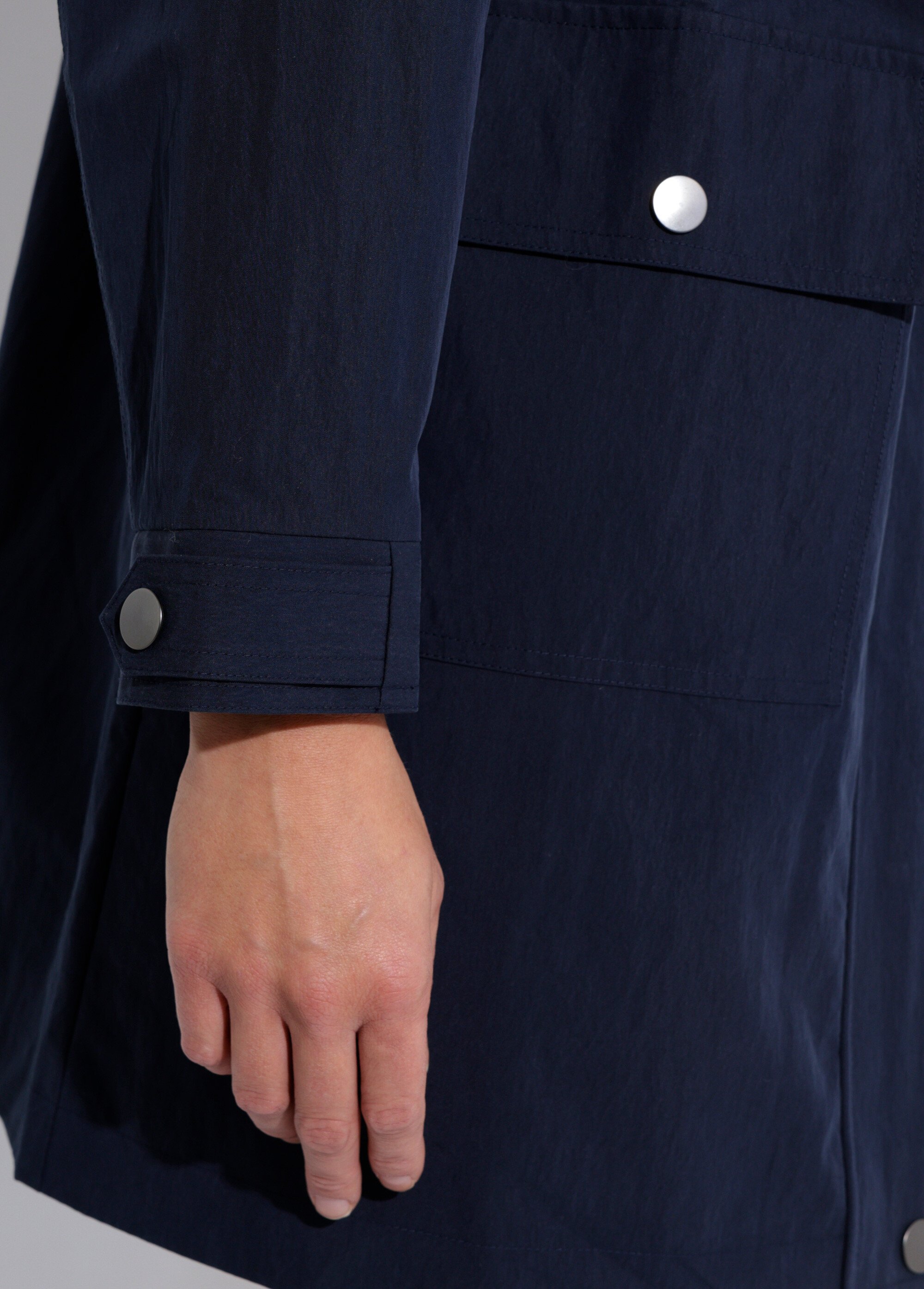 Parka zippée pressionnée à capuche déperlante