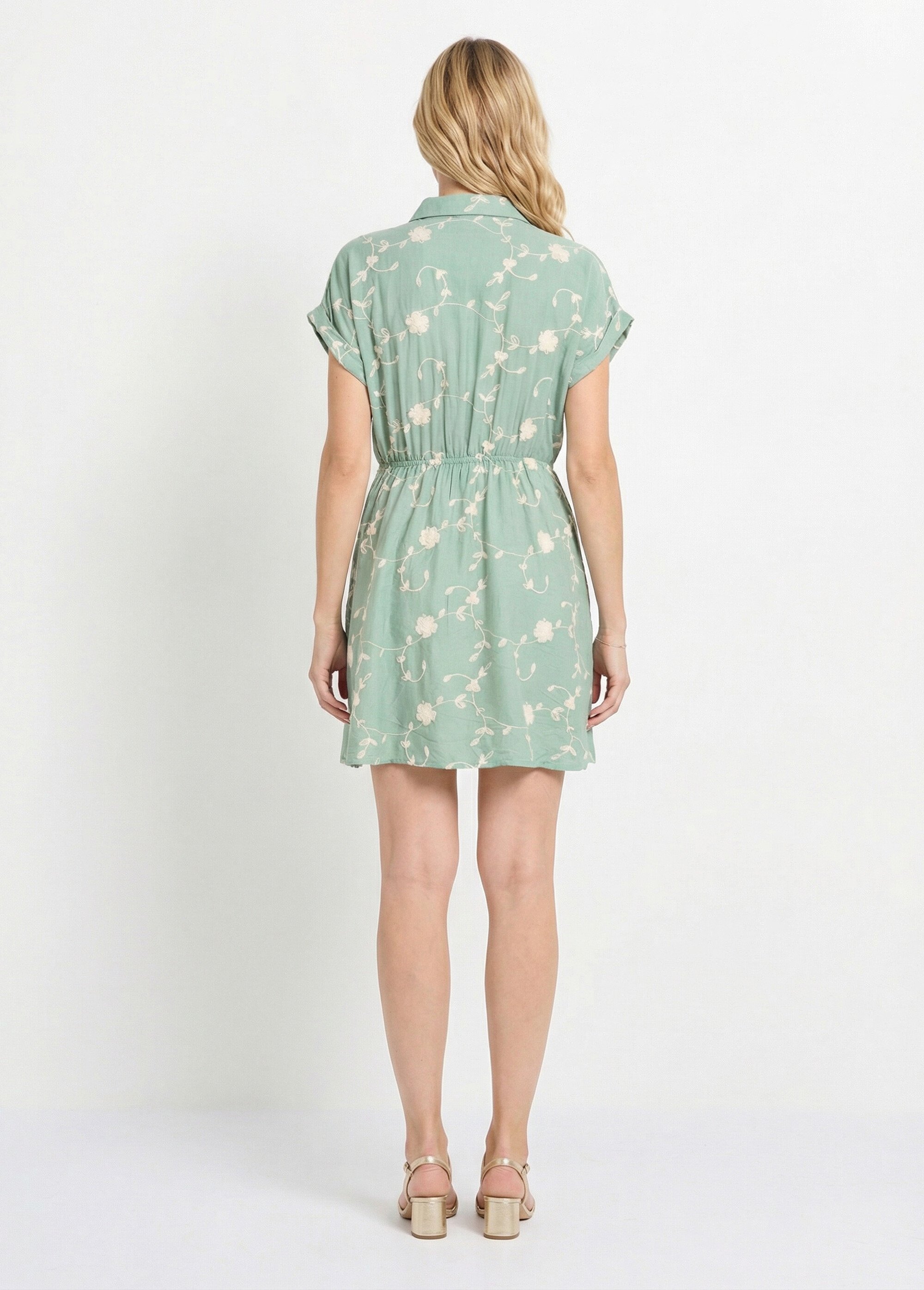 Robe courte taille nouée, fleurs brodées