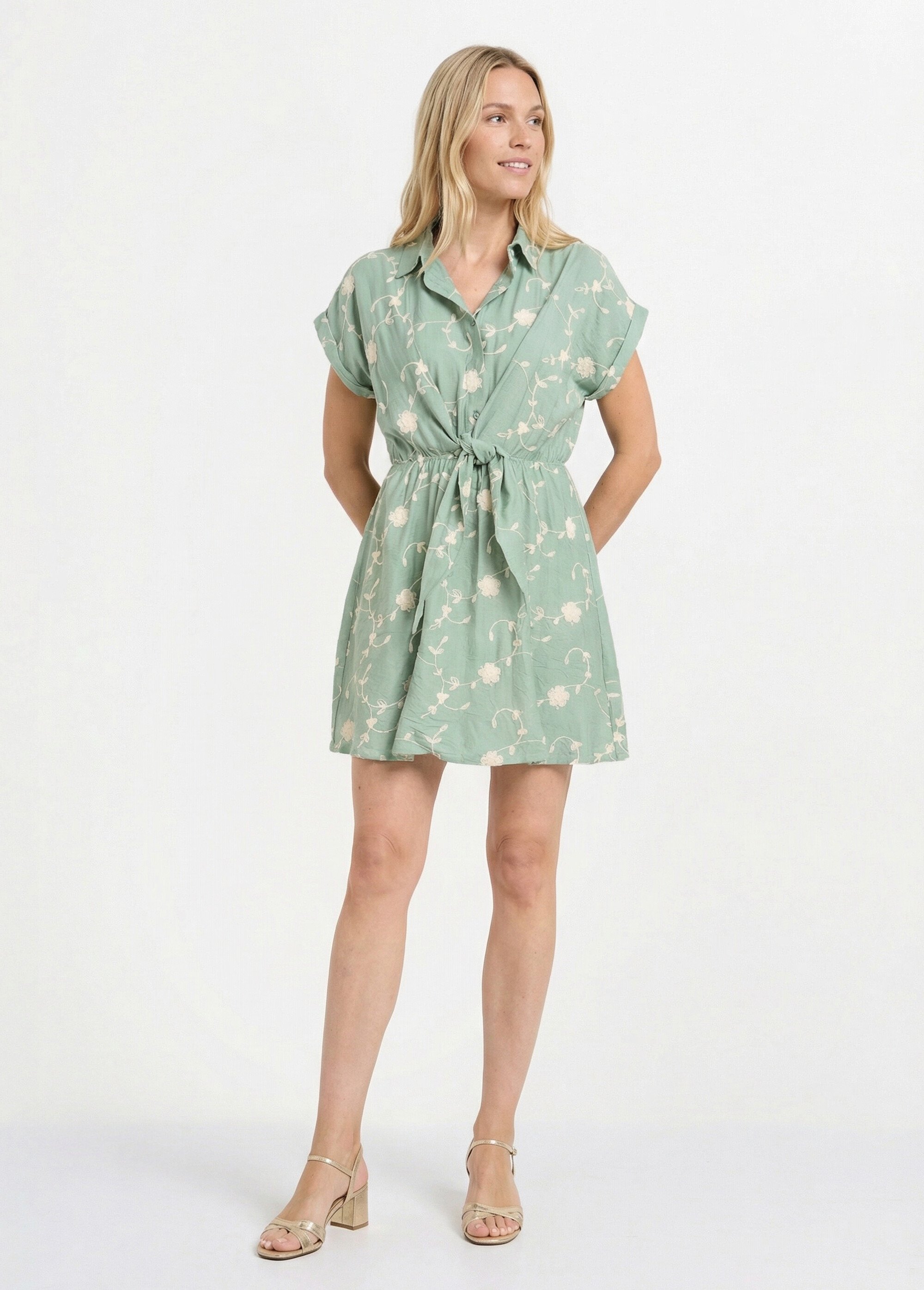 Robe courte taille nouée, fleurs brodées Femme Vert IKB-50279 FA1