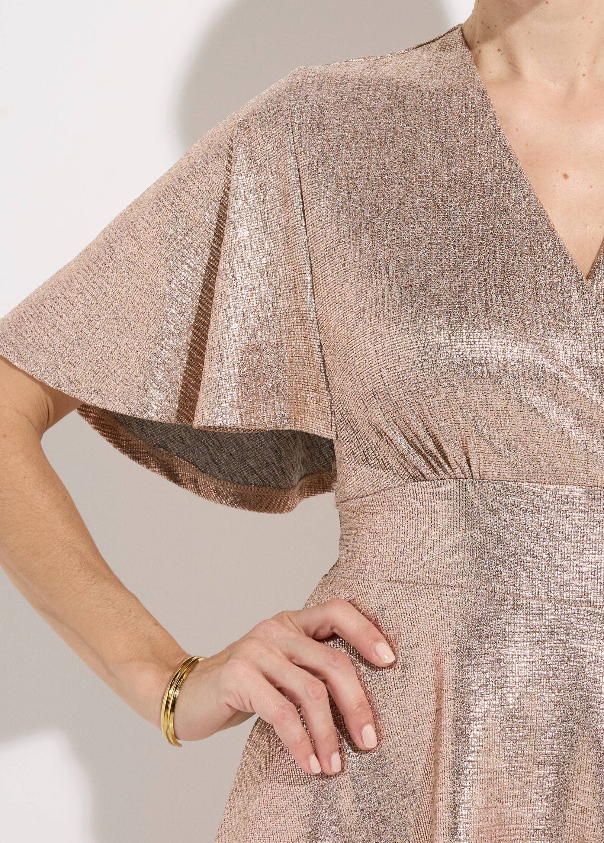 Robe cache-coeur courte brillante manches papillon