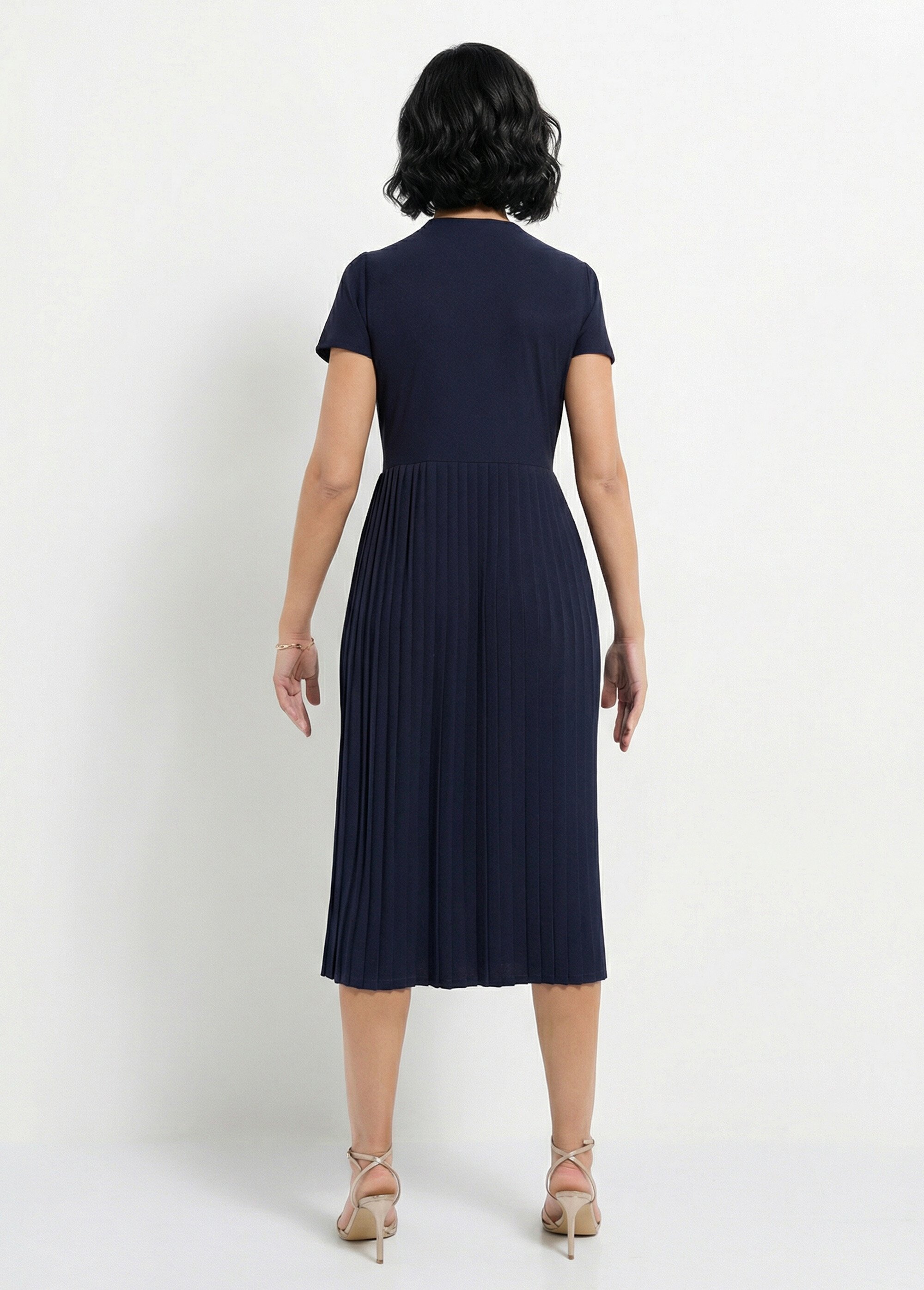 Robe courte base plissée boutons dorés