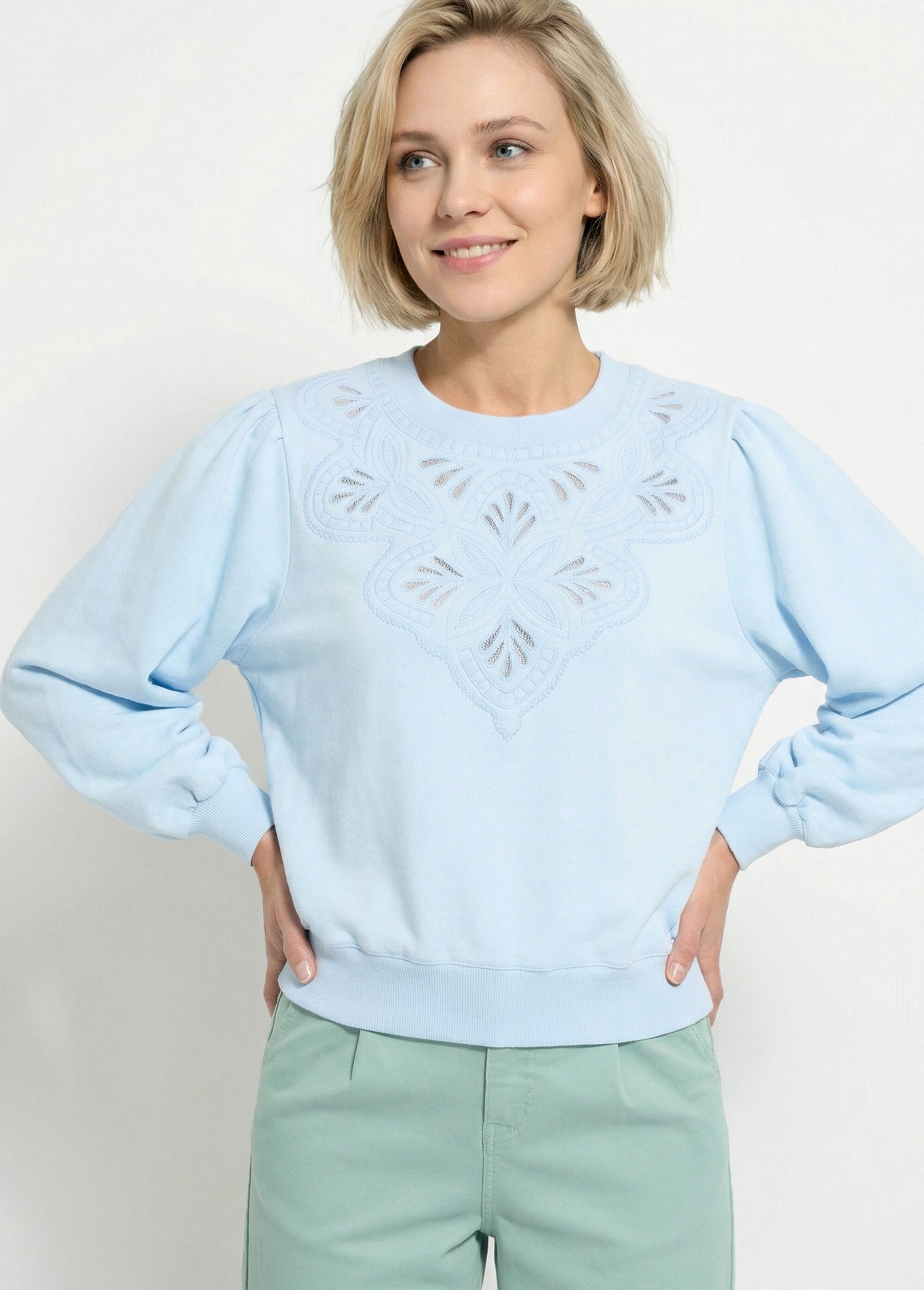 Sweat molleton pur coton brodé ajouré Bleu MIKADO MV1