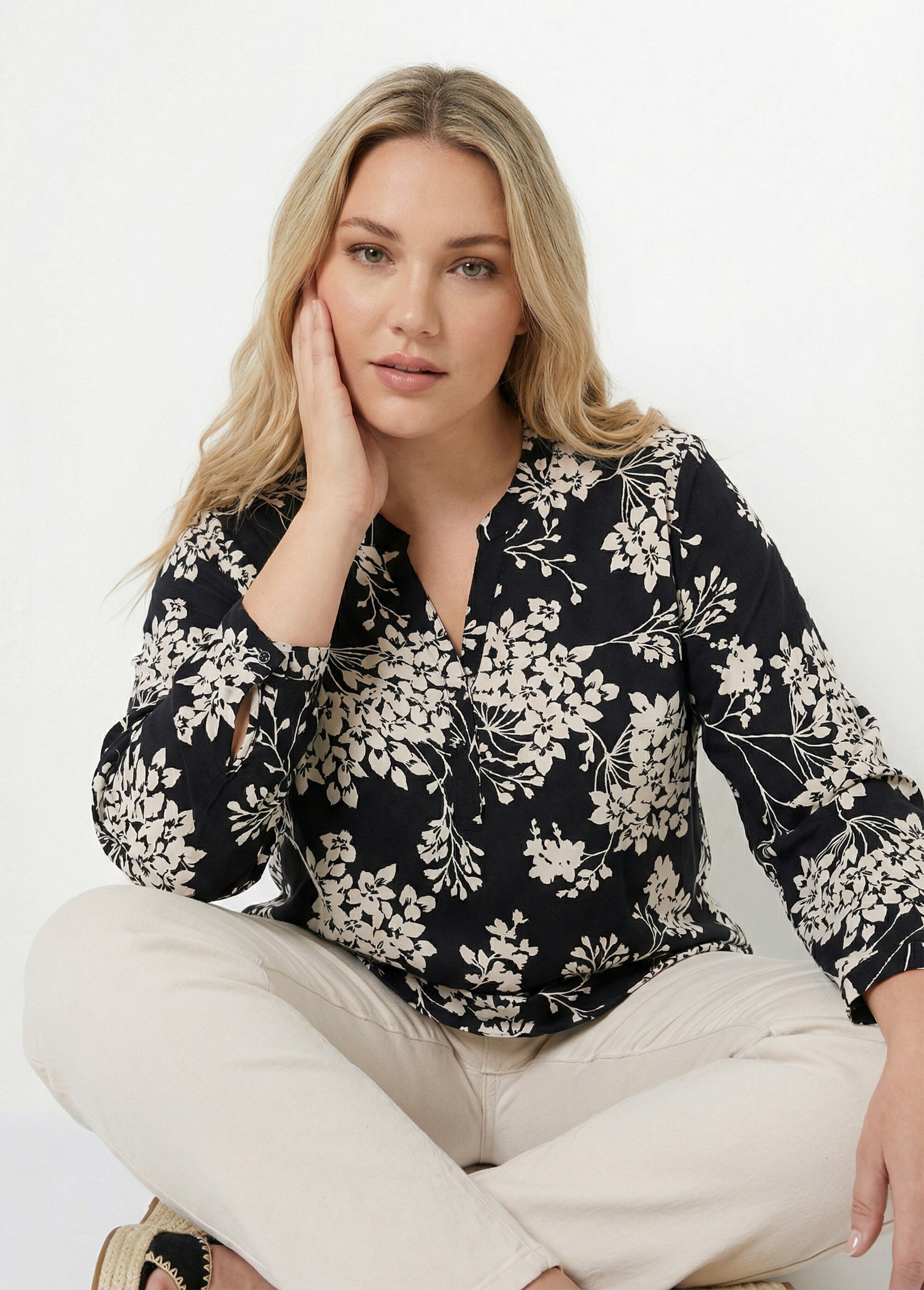 Tunique col tunisien motif hortensias Femme Grande Taille Beige CHY-F641 MV1