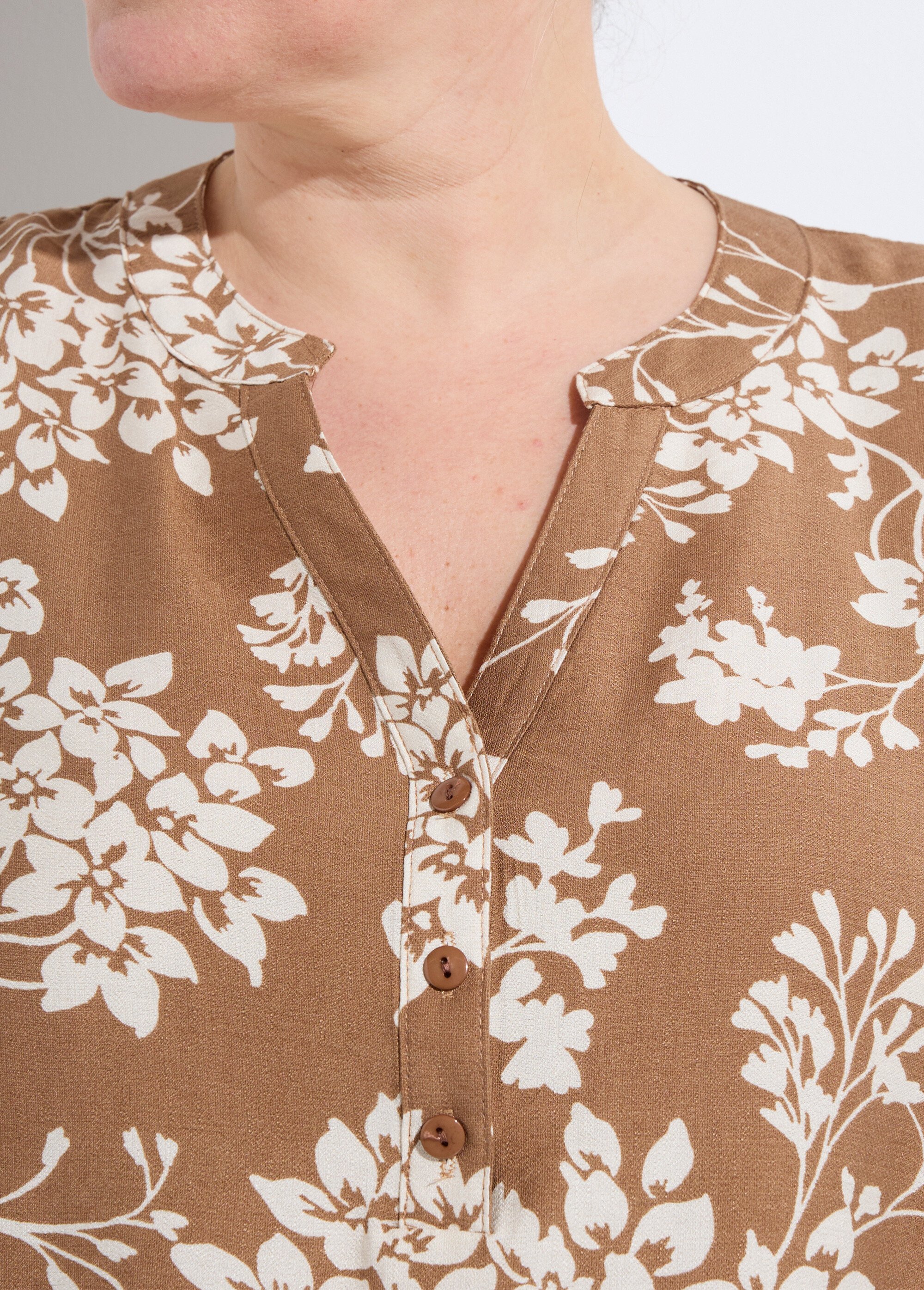 Tunique col tunisien motif hortensias Femme Grande Taille Beige CHY-F641 DE1