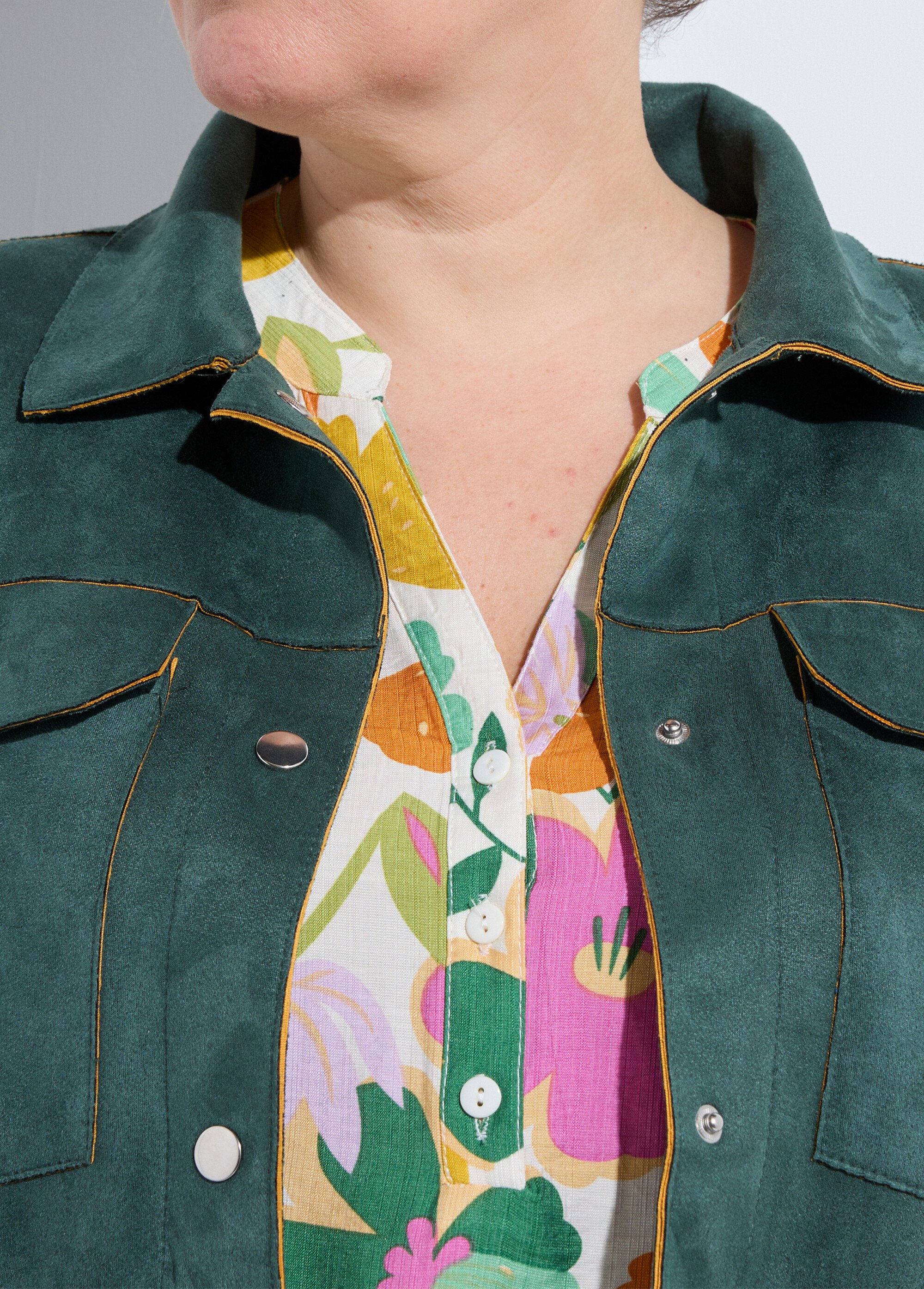 Veste en suédine détails contrastants