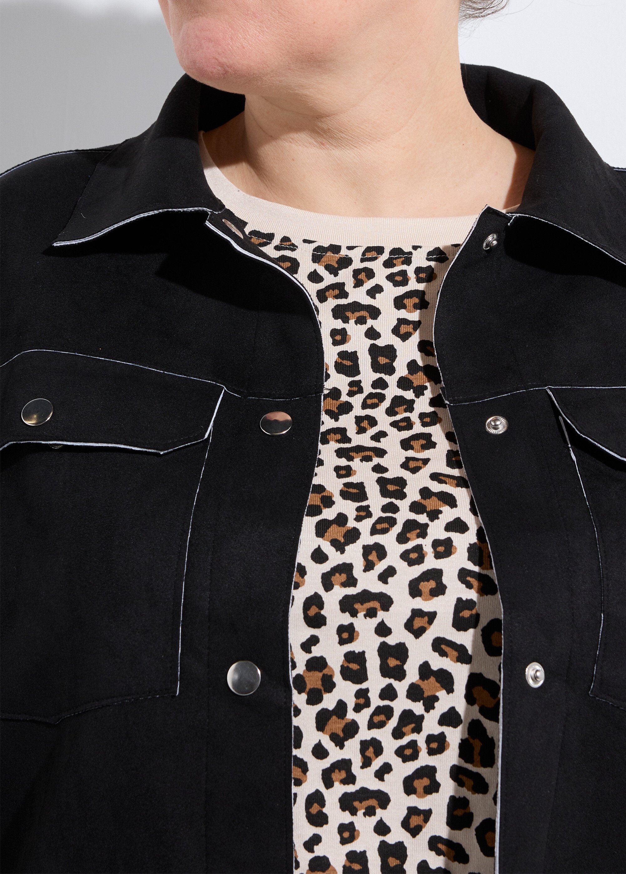 Veste en suédine détails contrastants Femme Grande Taille Noir CHY-H013 DE1