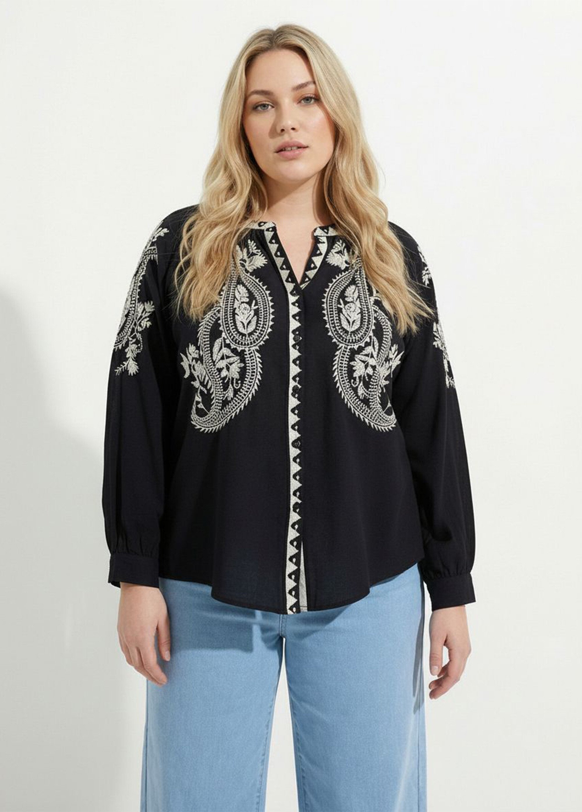 Blouse avec broderies et petit col V Femme Grande Taille Noir CHY-D06 FA1