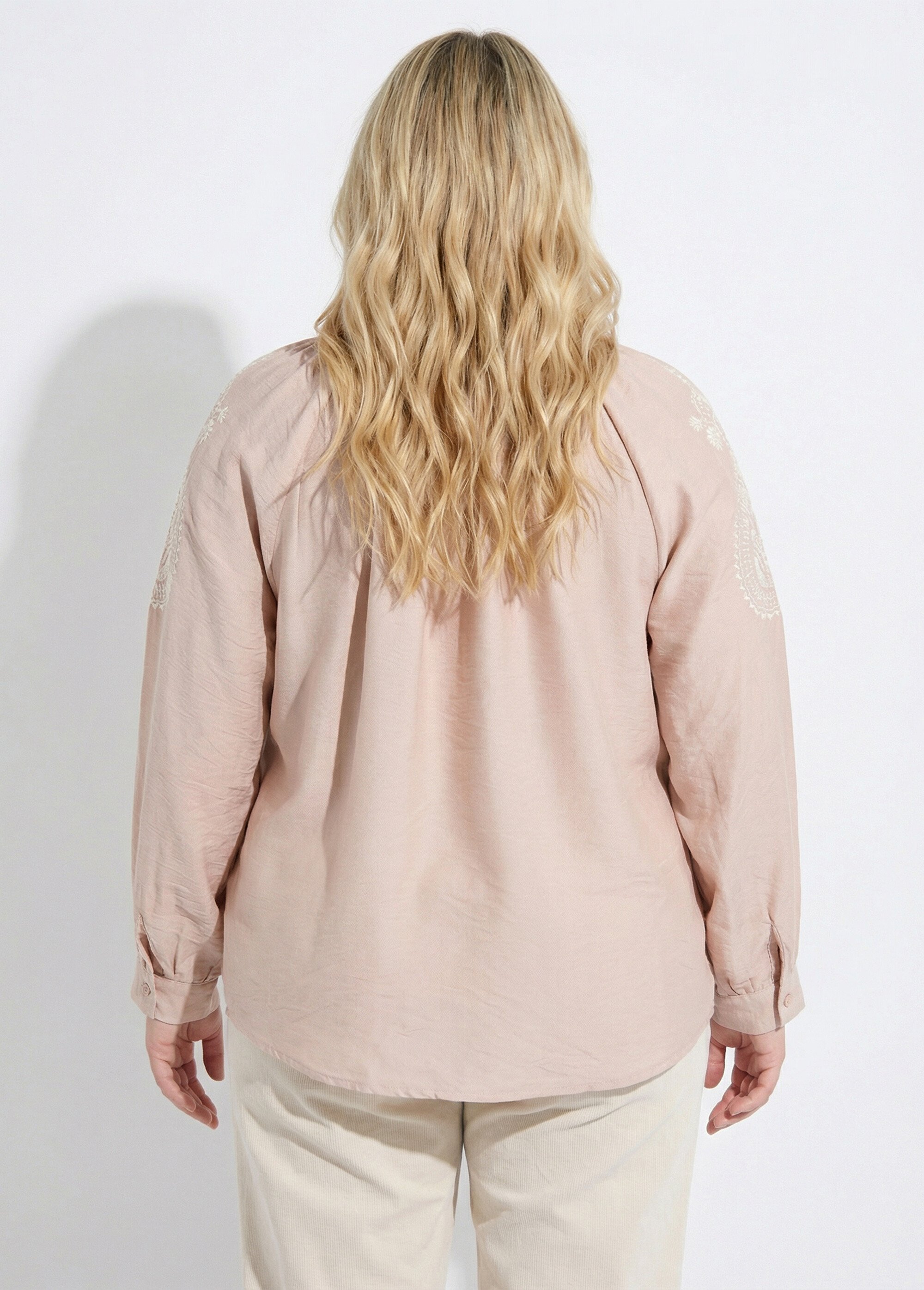 Blouse avec broderies et petit col V Femme Grande Taille Beige CHY-D06 DO1