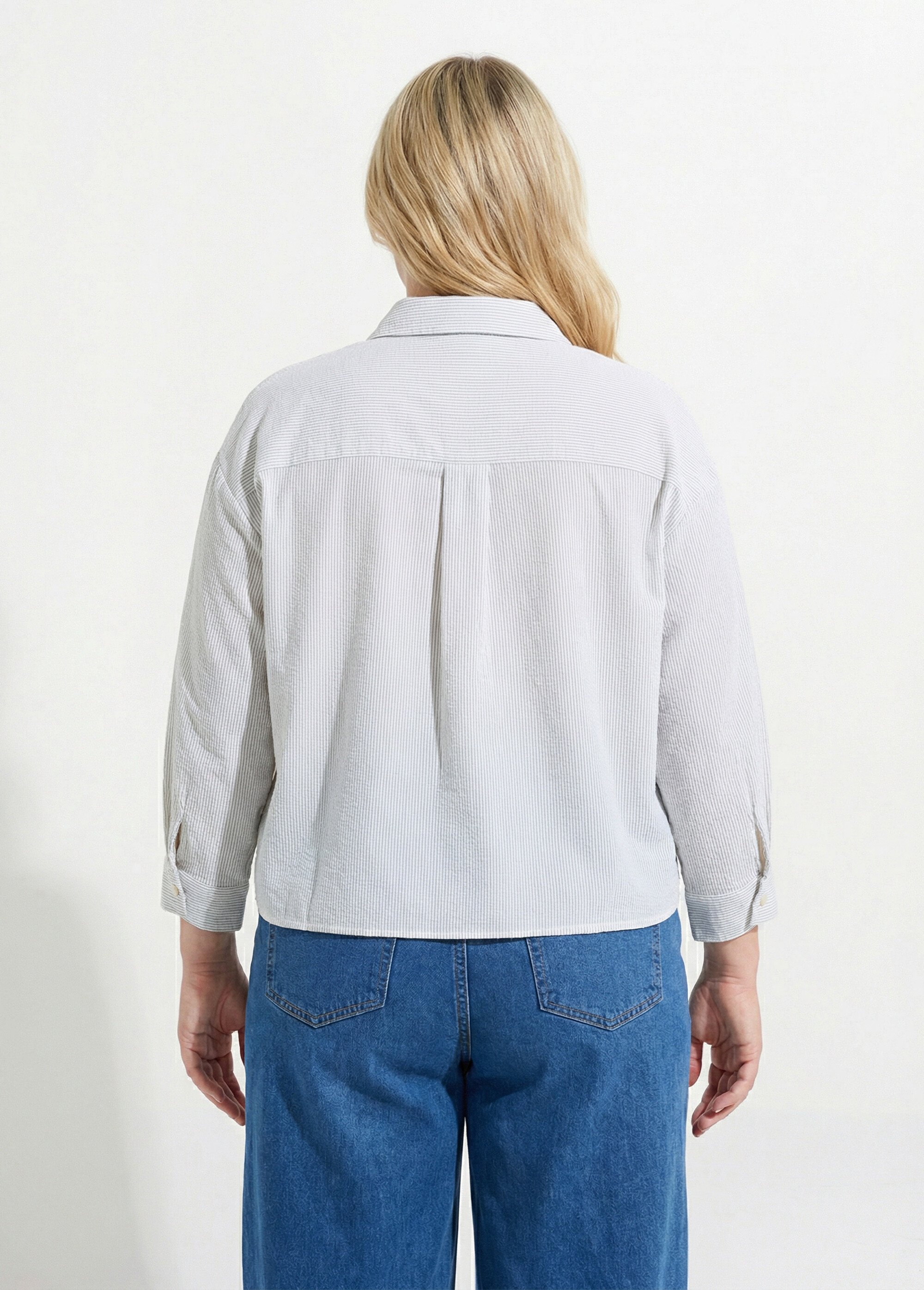 Blouse col V en seersucker fines rayures