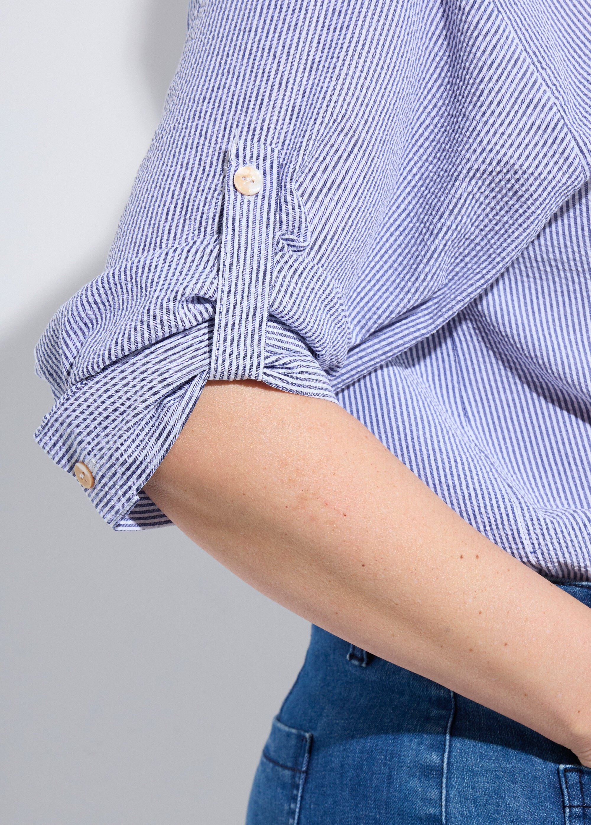 Blouse col V en seersucker fines rayures Femme Grande Taille Bleu CHY-AC01 DE2