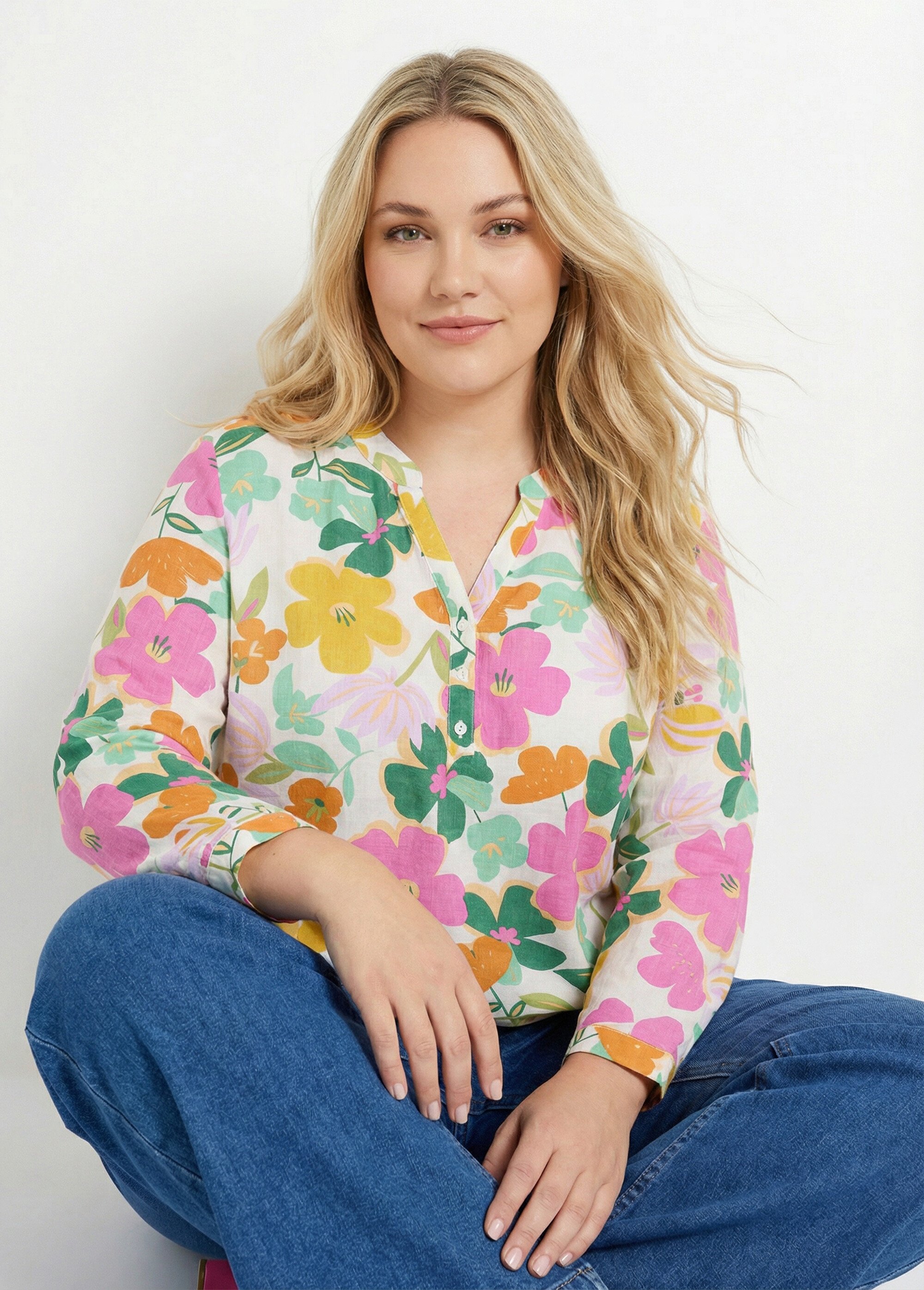 Blouse encolure V motif fleuri vif