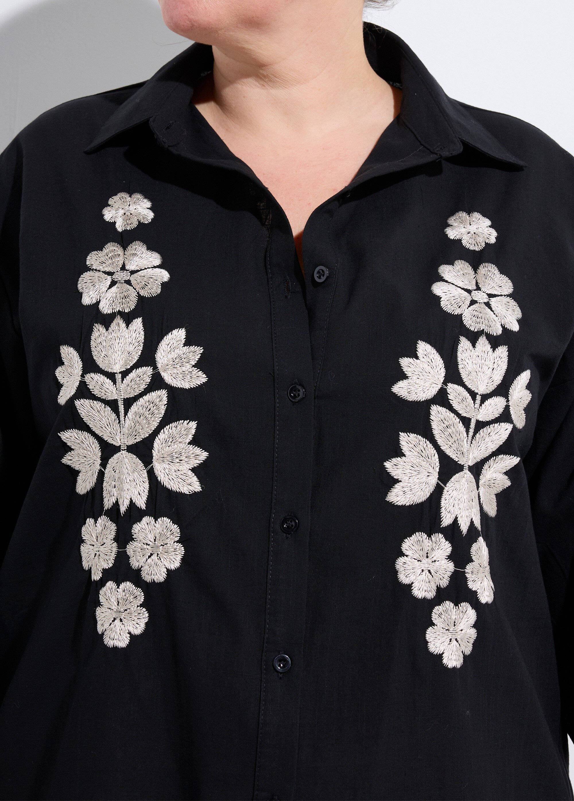 Chemiser boutonné avec broderies fleurs