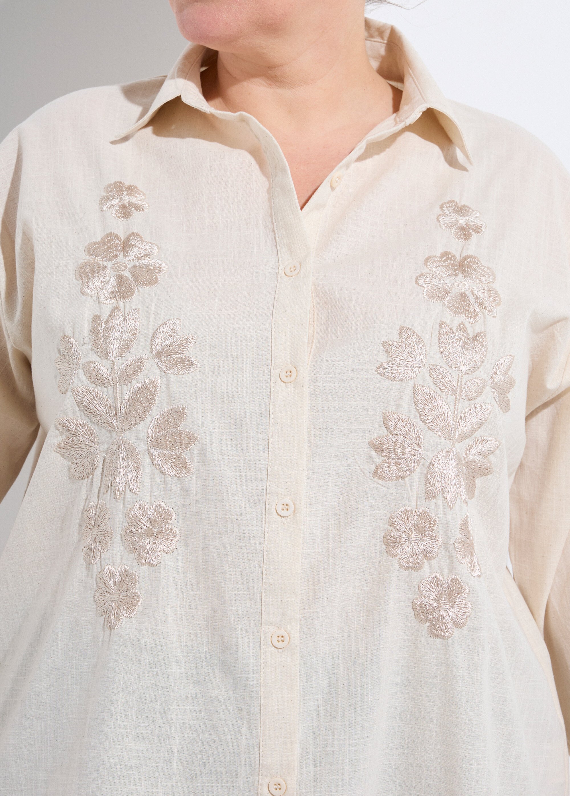 Chemiser boutonné avec broderies fleurs Femme Grande Taille Beige CHY-D05 DE1