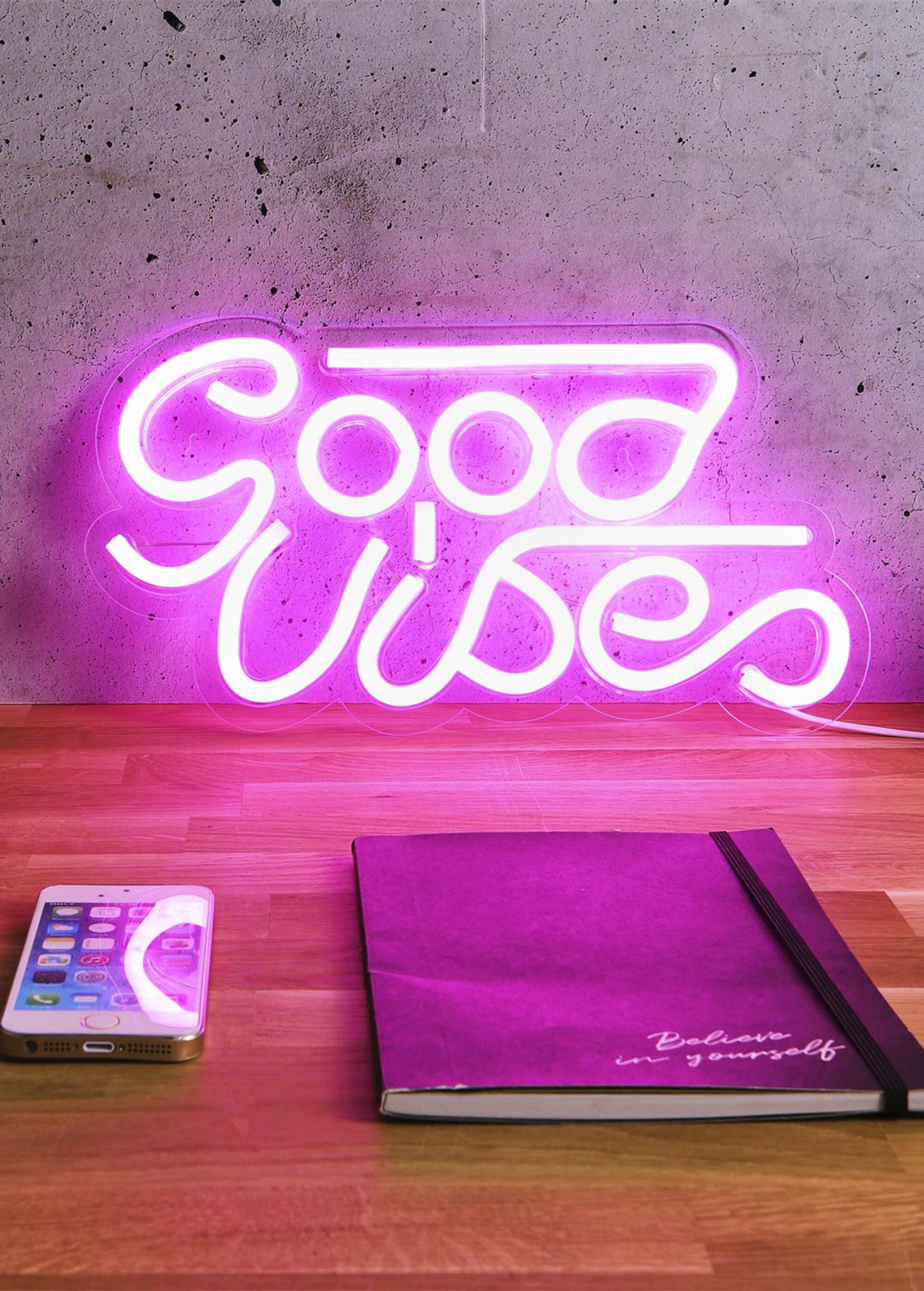 Lampe LED effet néon, Good Vibes Rose CMP-LA10471 SI2