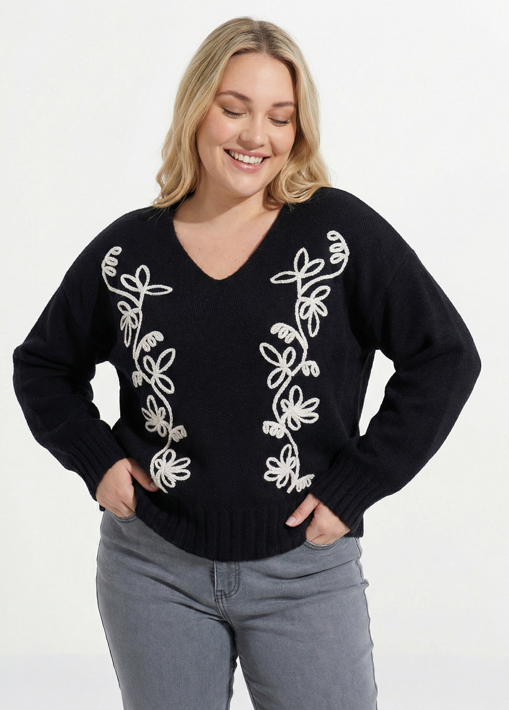 Pull col V avec broderies fleurs