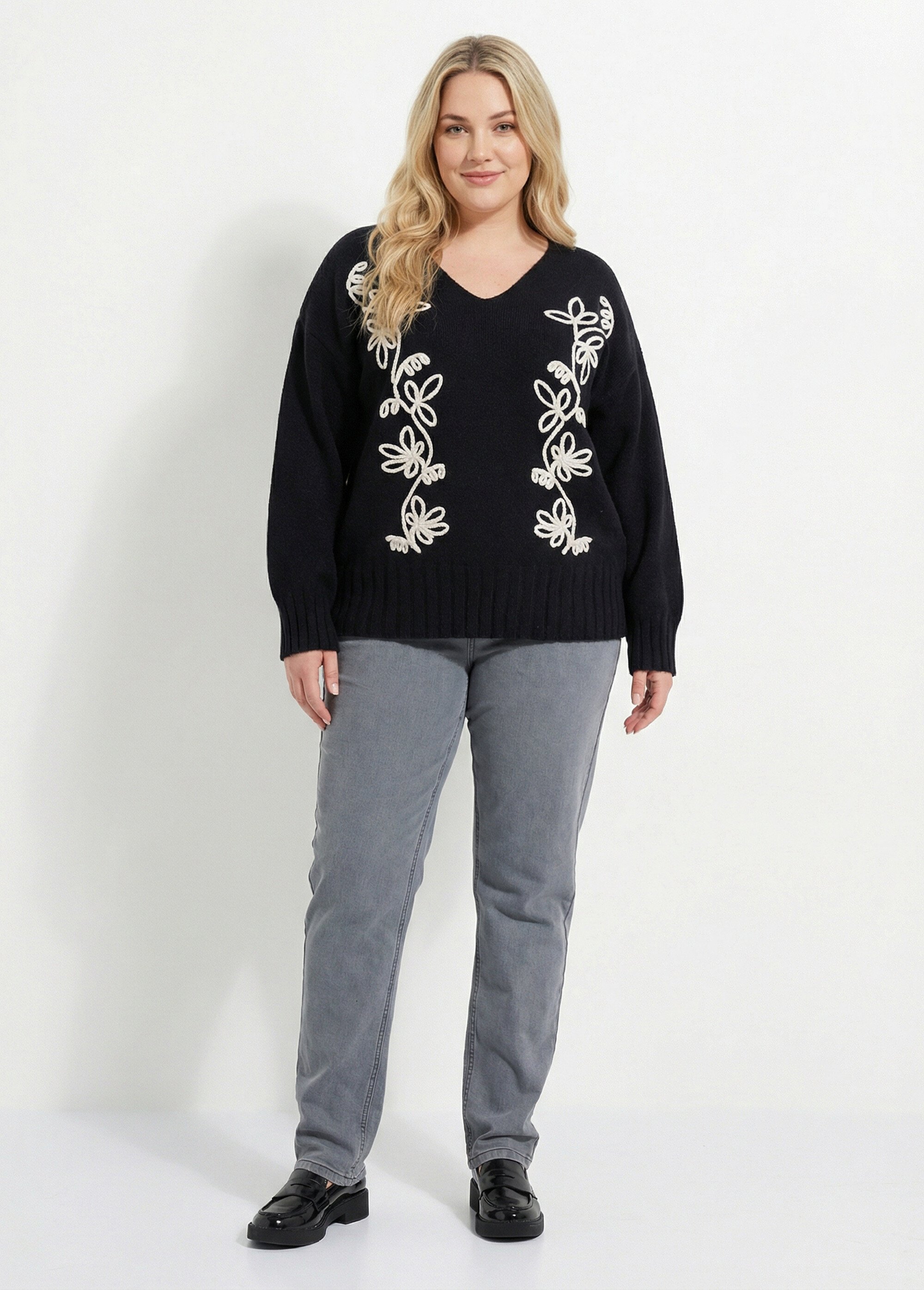 Pull col V avec broderies fleurs Femme Grande Taille Noir CHY-A225-3 SF1