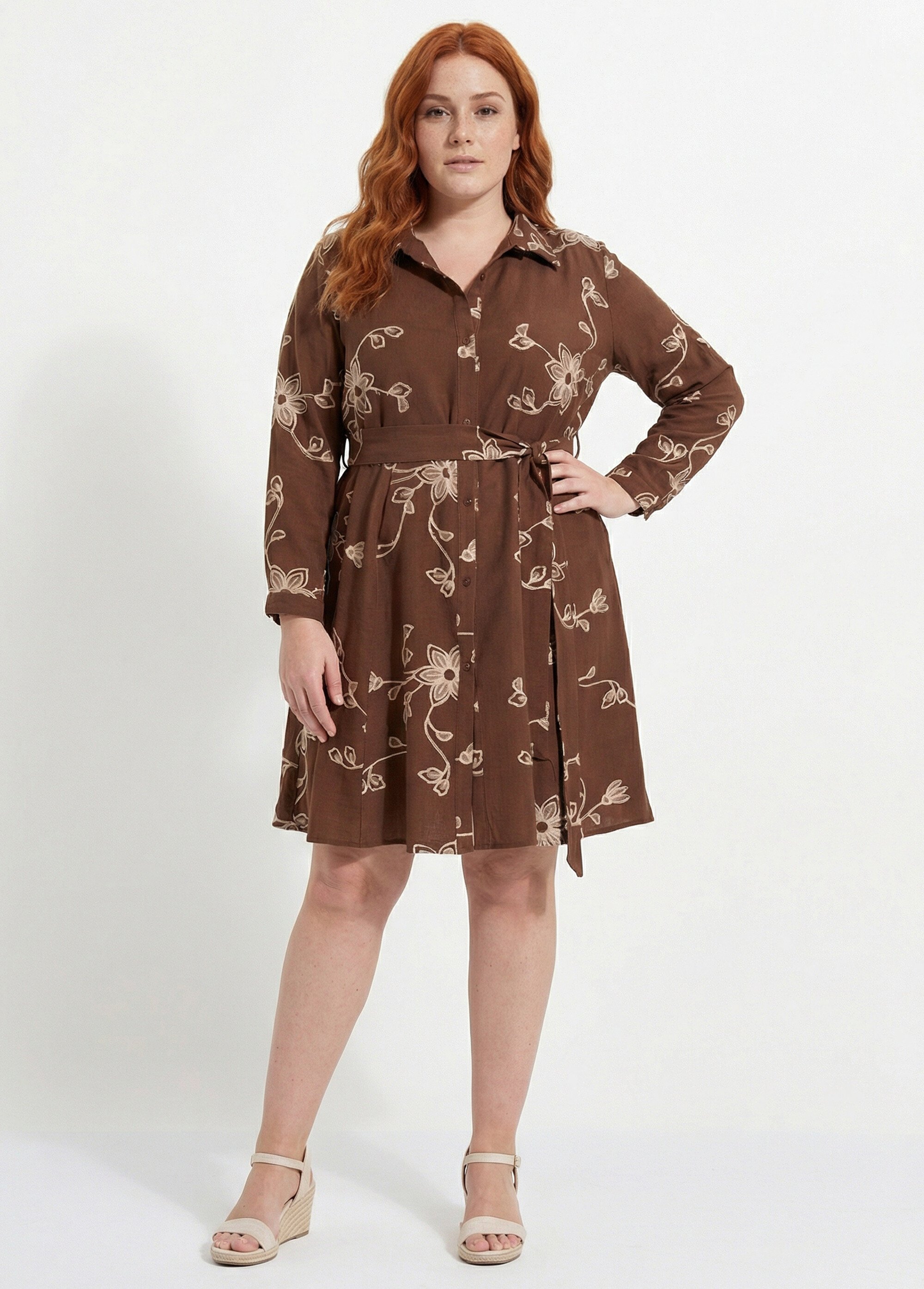 Robe chemisier ceinturée avec broderies Femme Grande Taille Marron CHY-1684-19 MV1