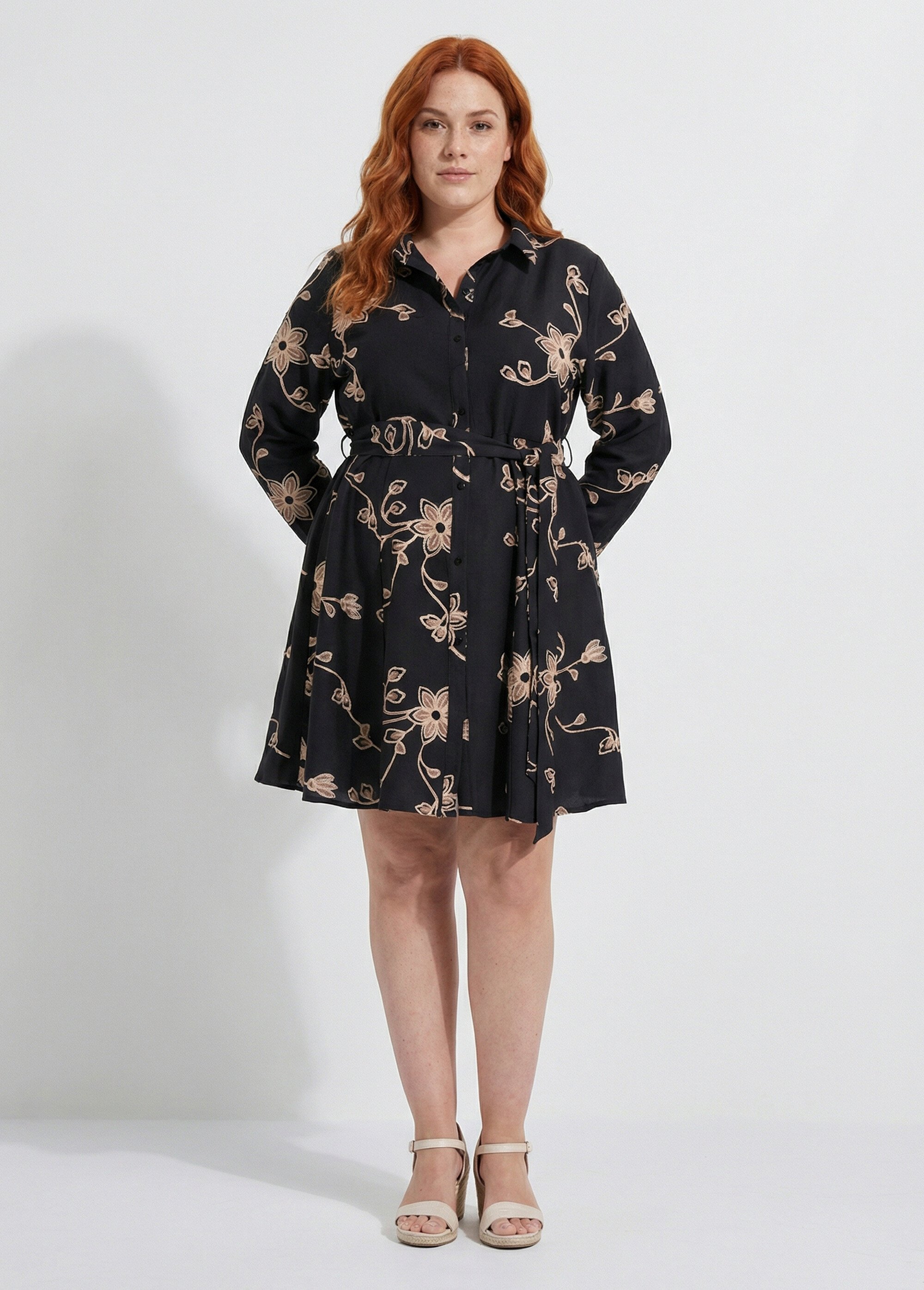 Robe chemisier ceinturée avec broderies Femme Grande Taille Noir CHY-1684-19 SI1