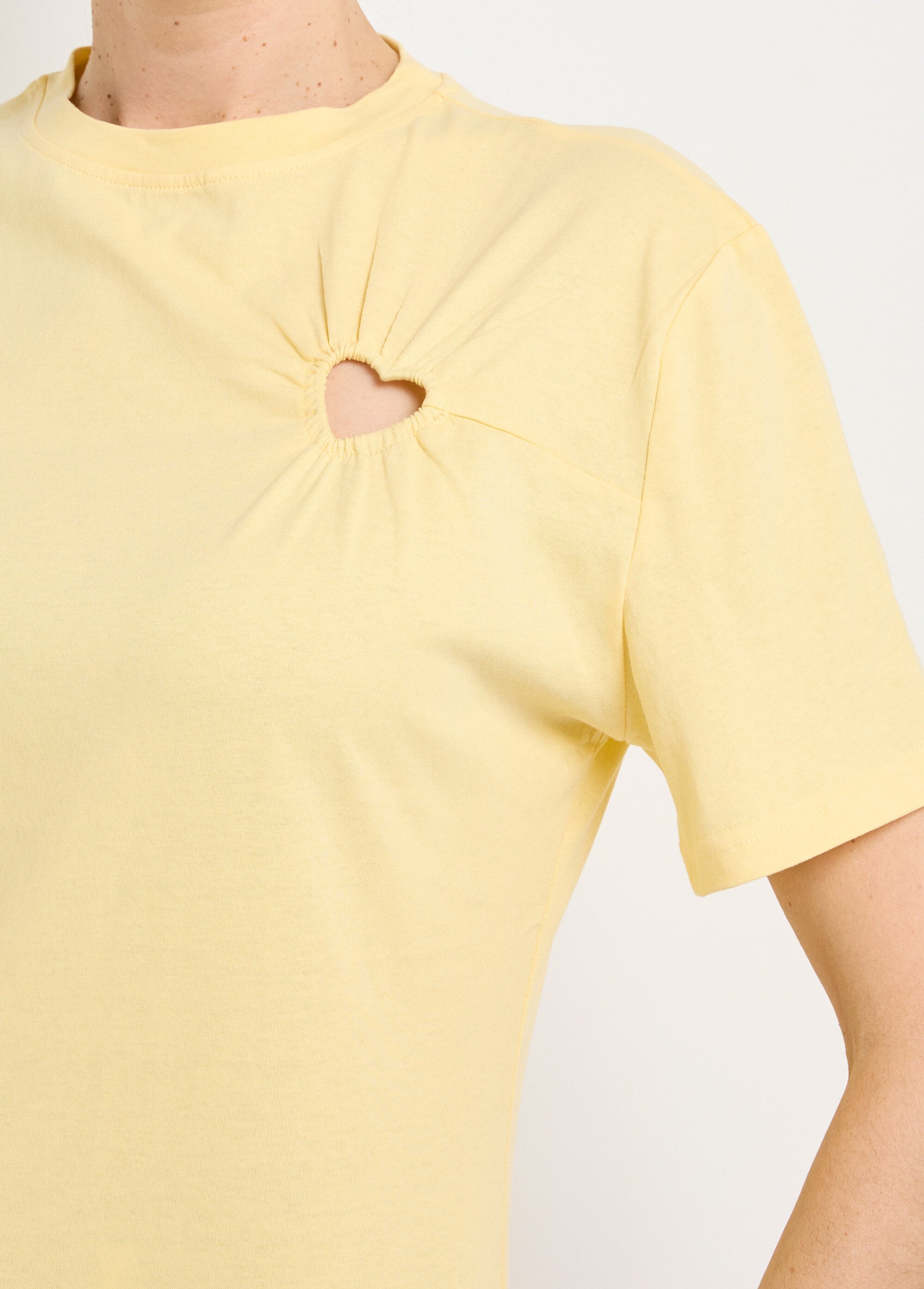 T-shirt col rond, motif cœur tissu évidé