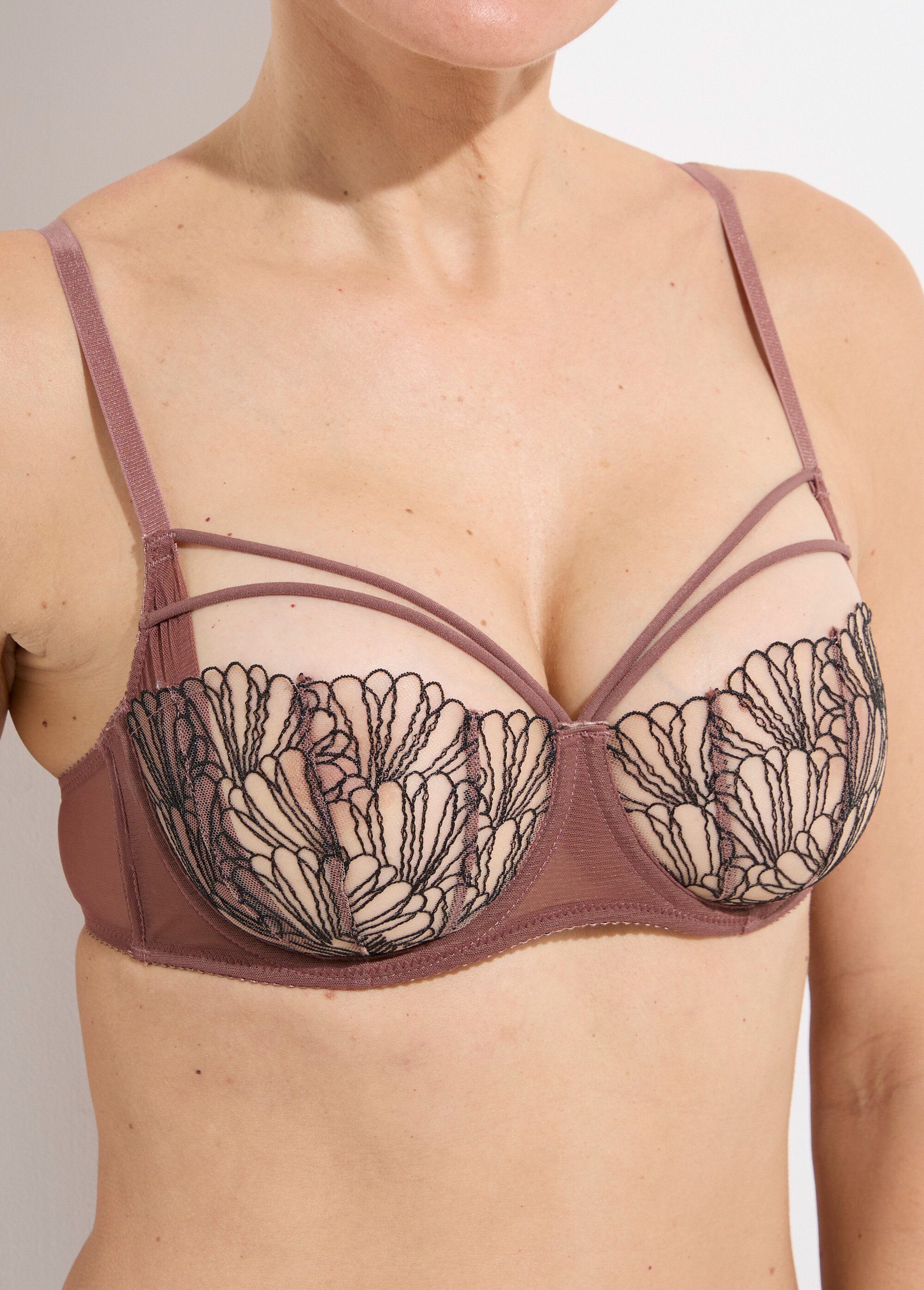 Ensemble 3 pièces soutien-gorge string porte-jarretelles