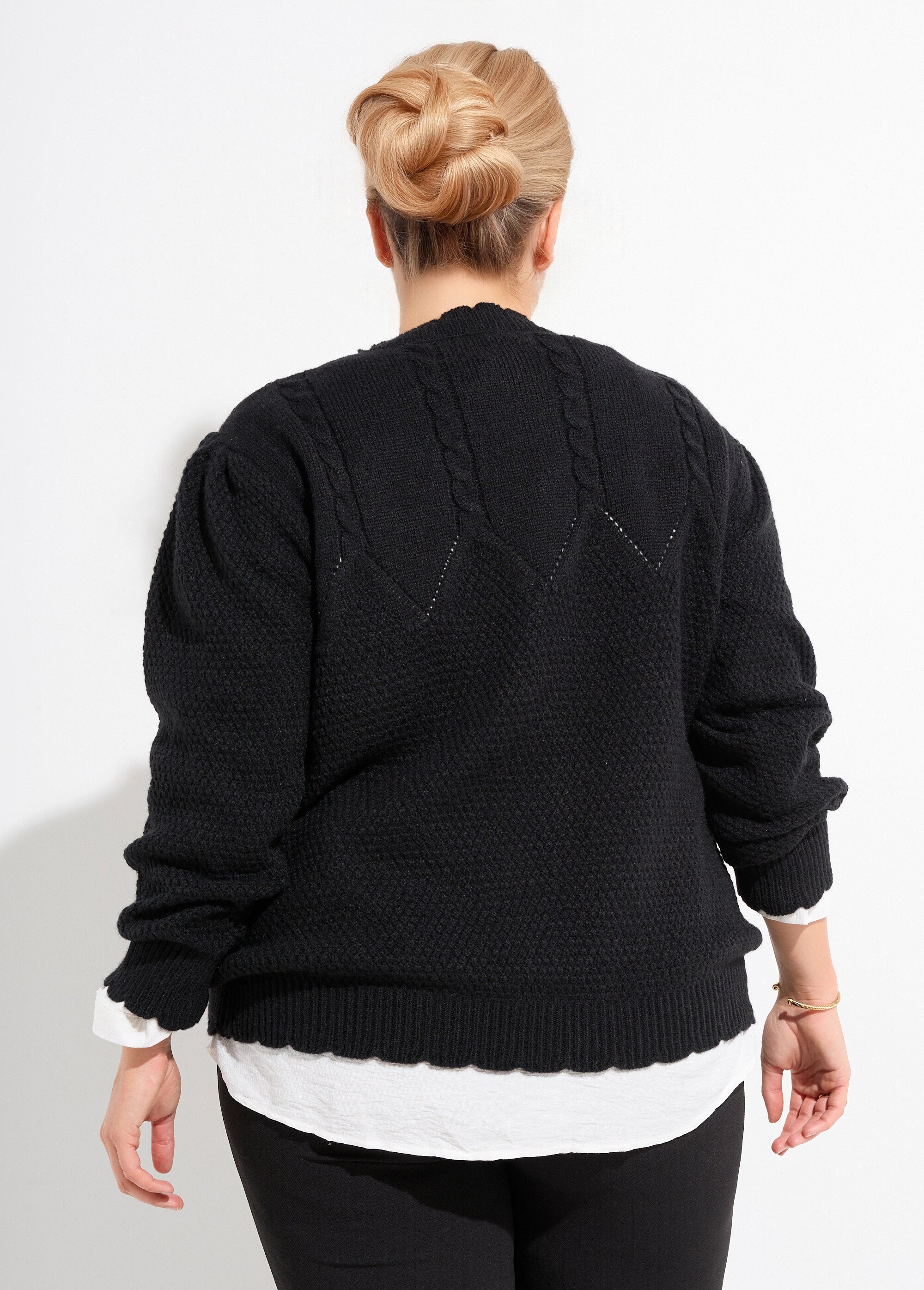 Pull col V maille fantaisie et sequins