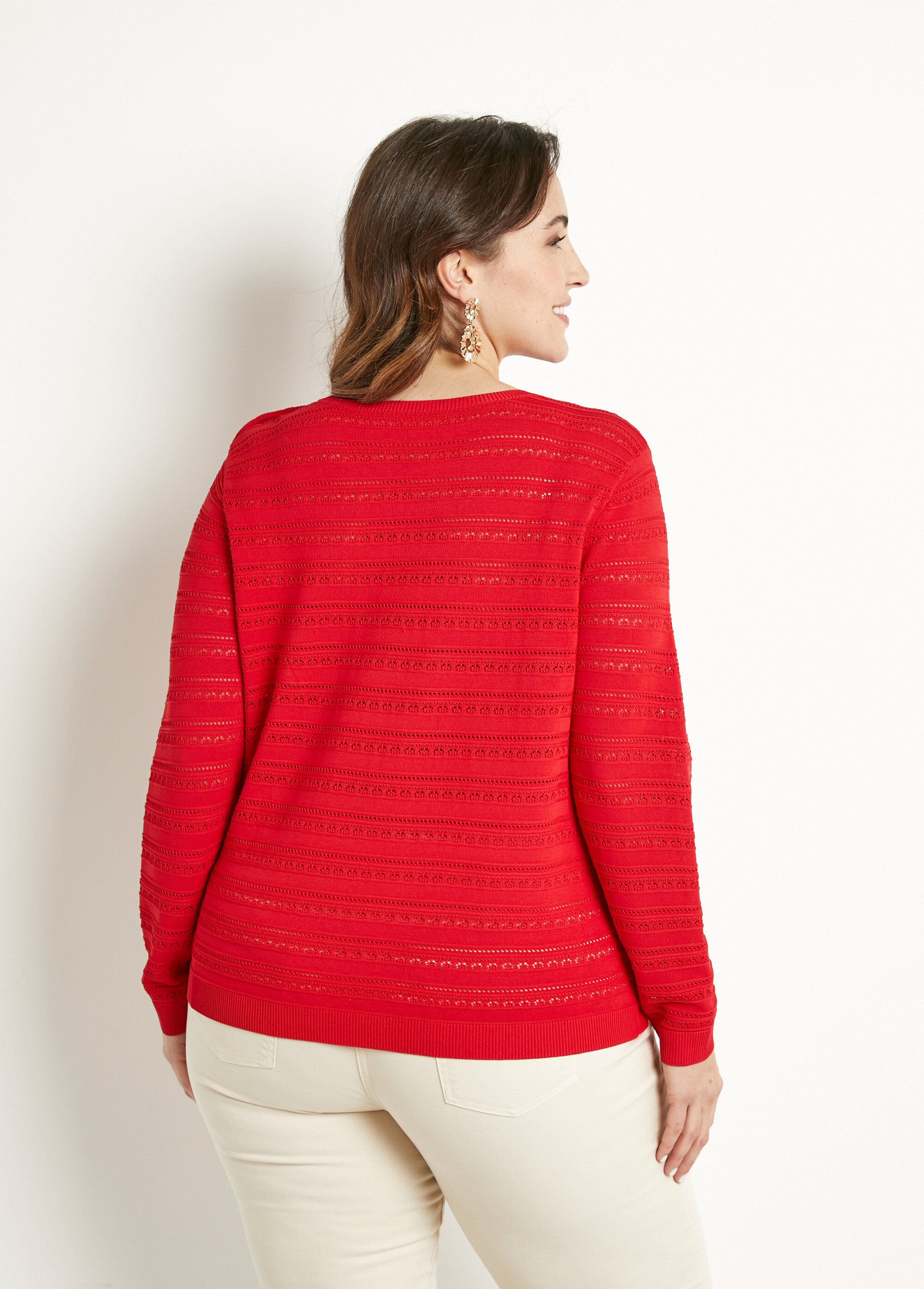 Pull doux court col rond uni manches longues
