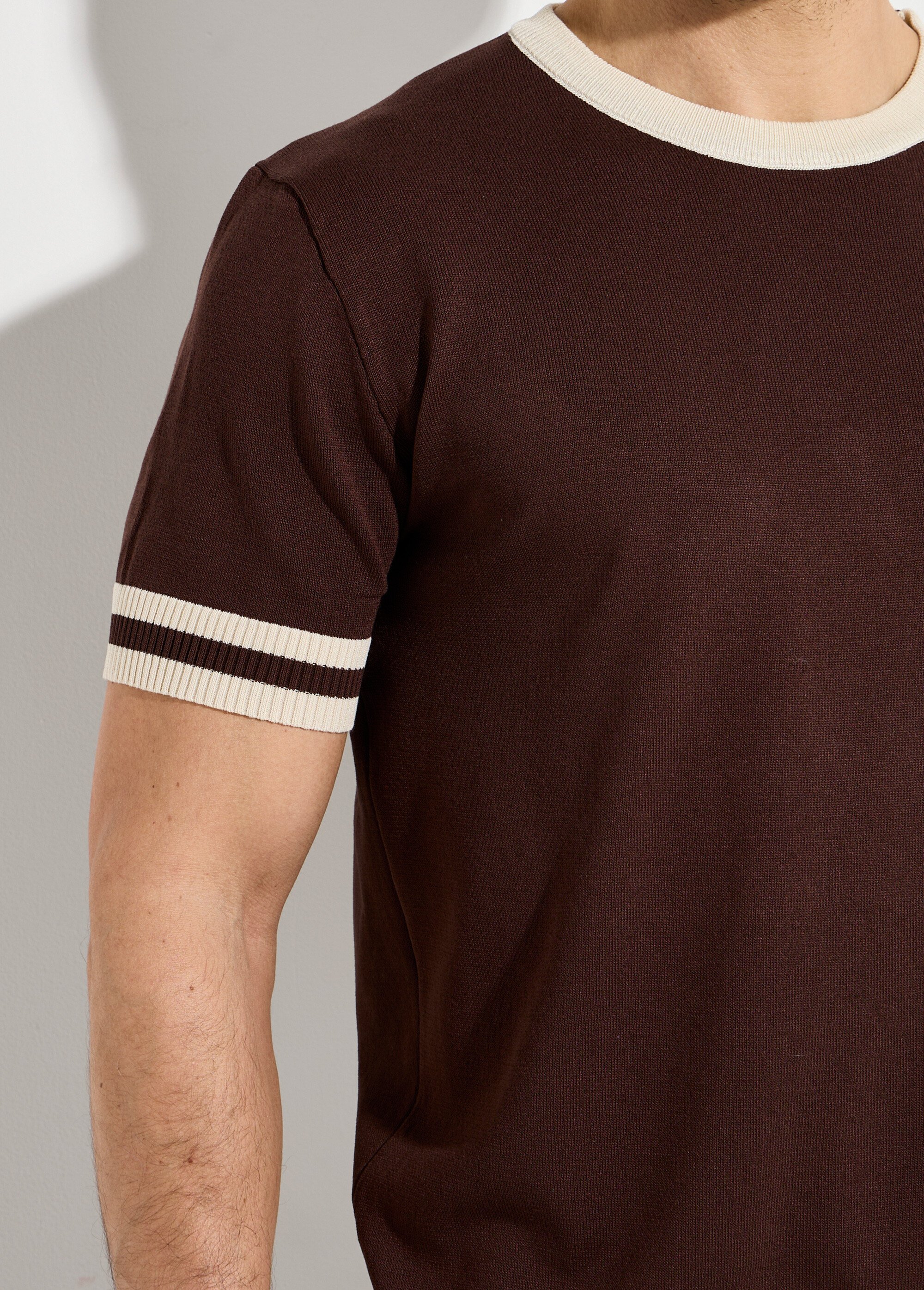 Pull manches courtes détails bicolores Homme Marron FRIDZTG6054 DE1