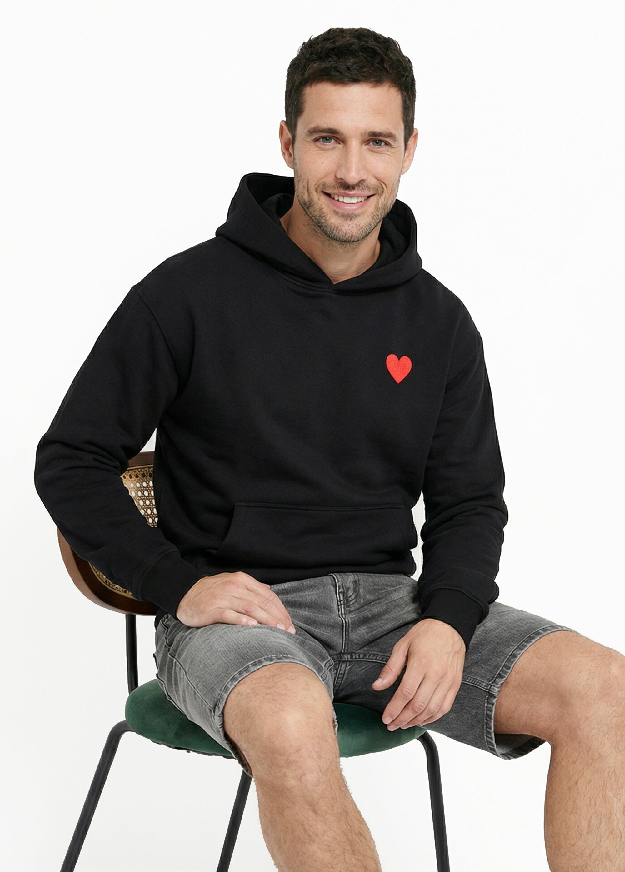 Sweat à capuche, broderie cœur poitrine