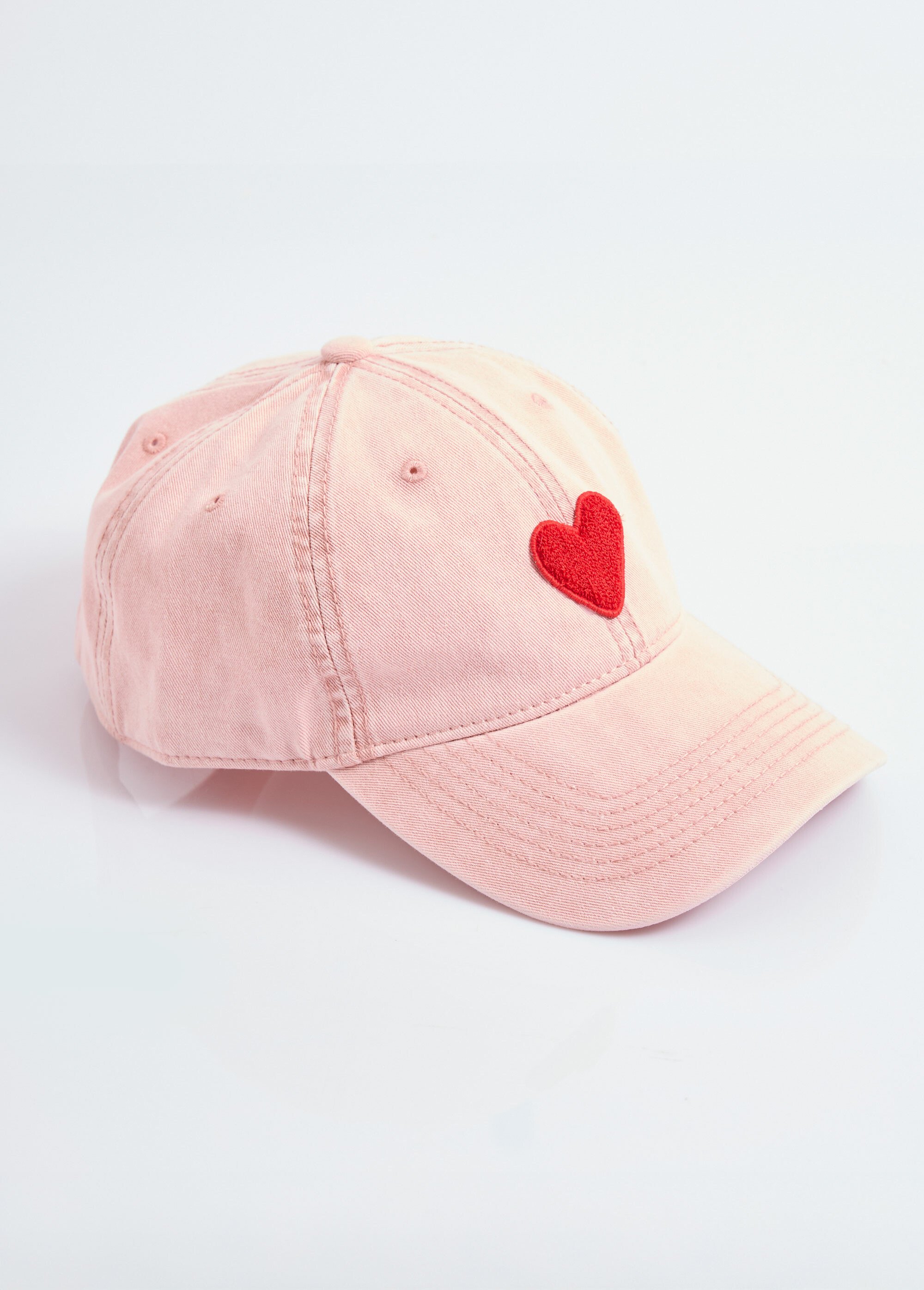 Casquette fantaisie avec broderie coeur