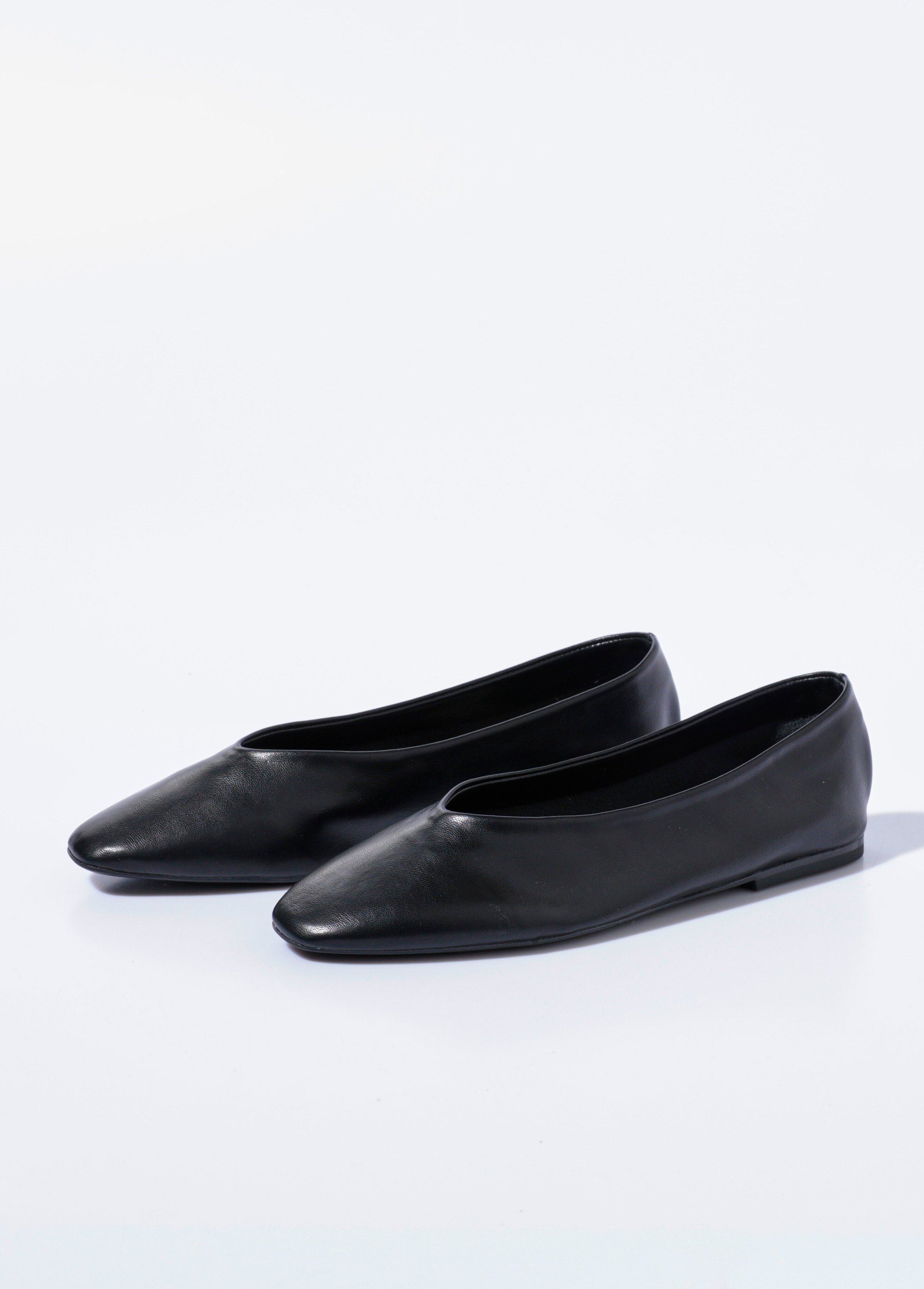Ballerines plates décolleté V bout carré Femme Noir CORM5595 DE1