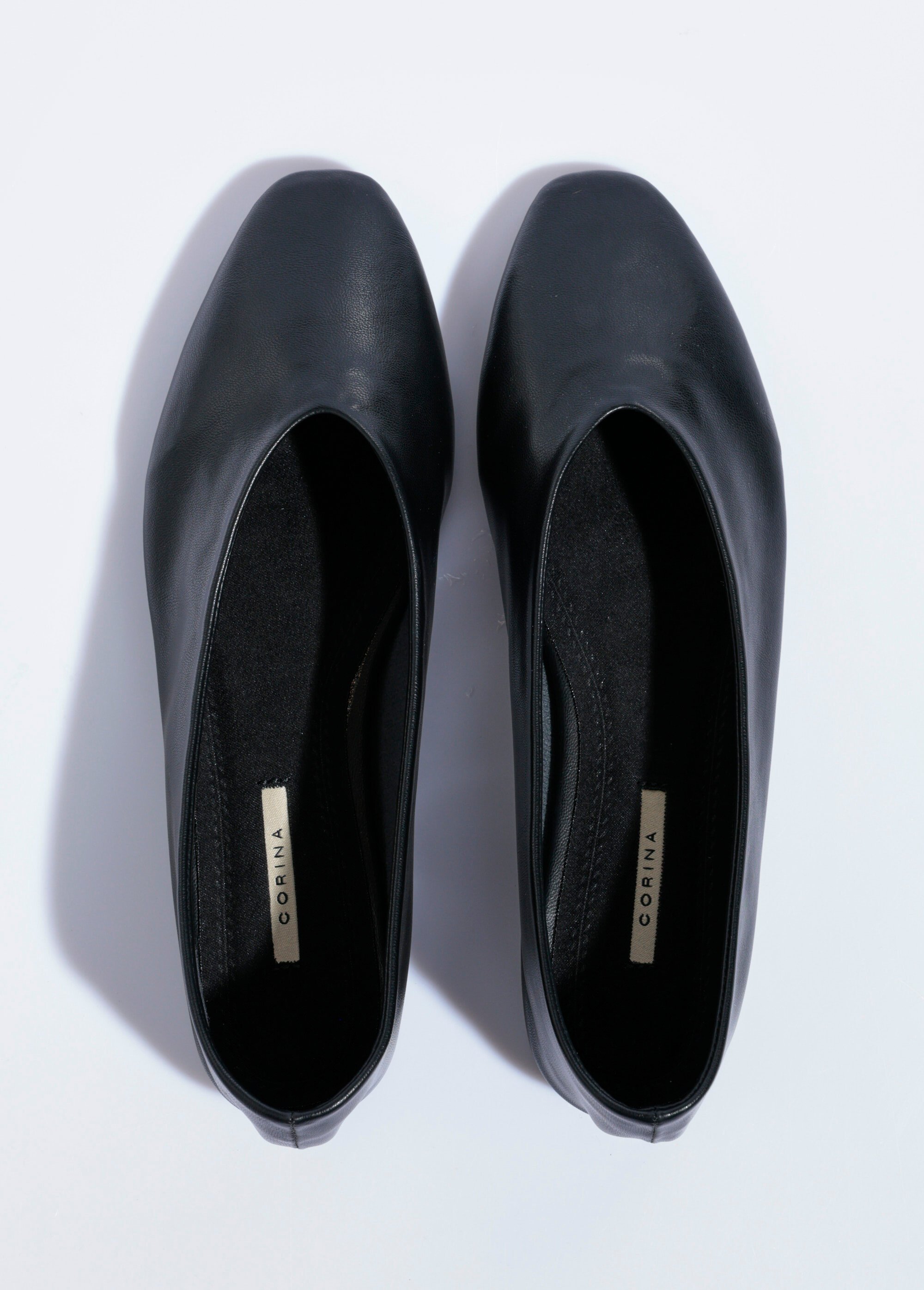 Ballerines plates décolleté V bout carré Femme Noir CORM5595 OV1