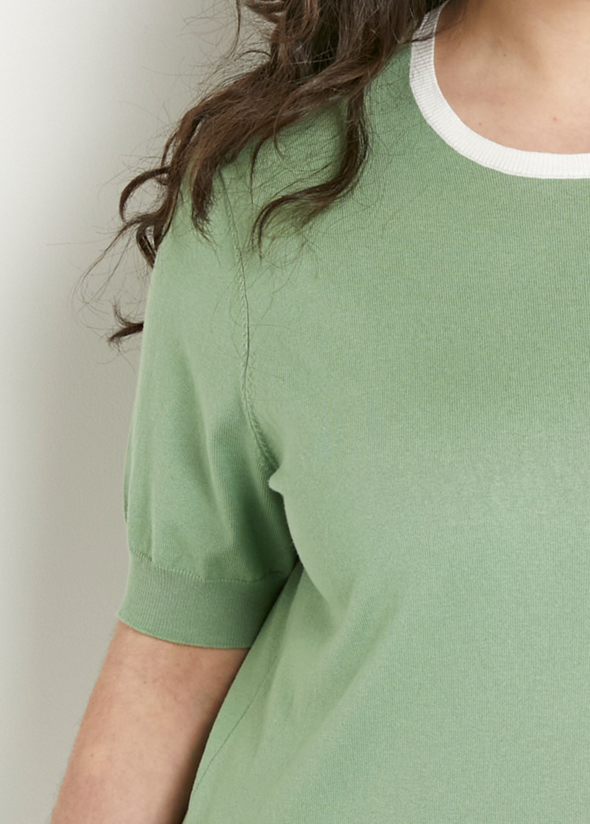 Pull doux manches courtes col rond