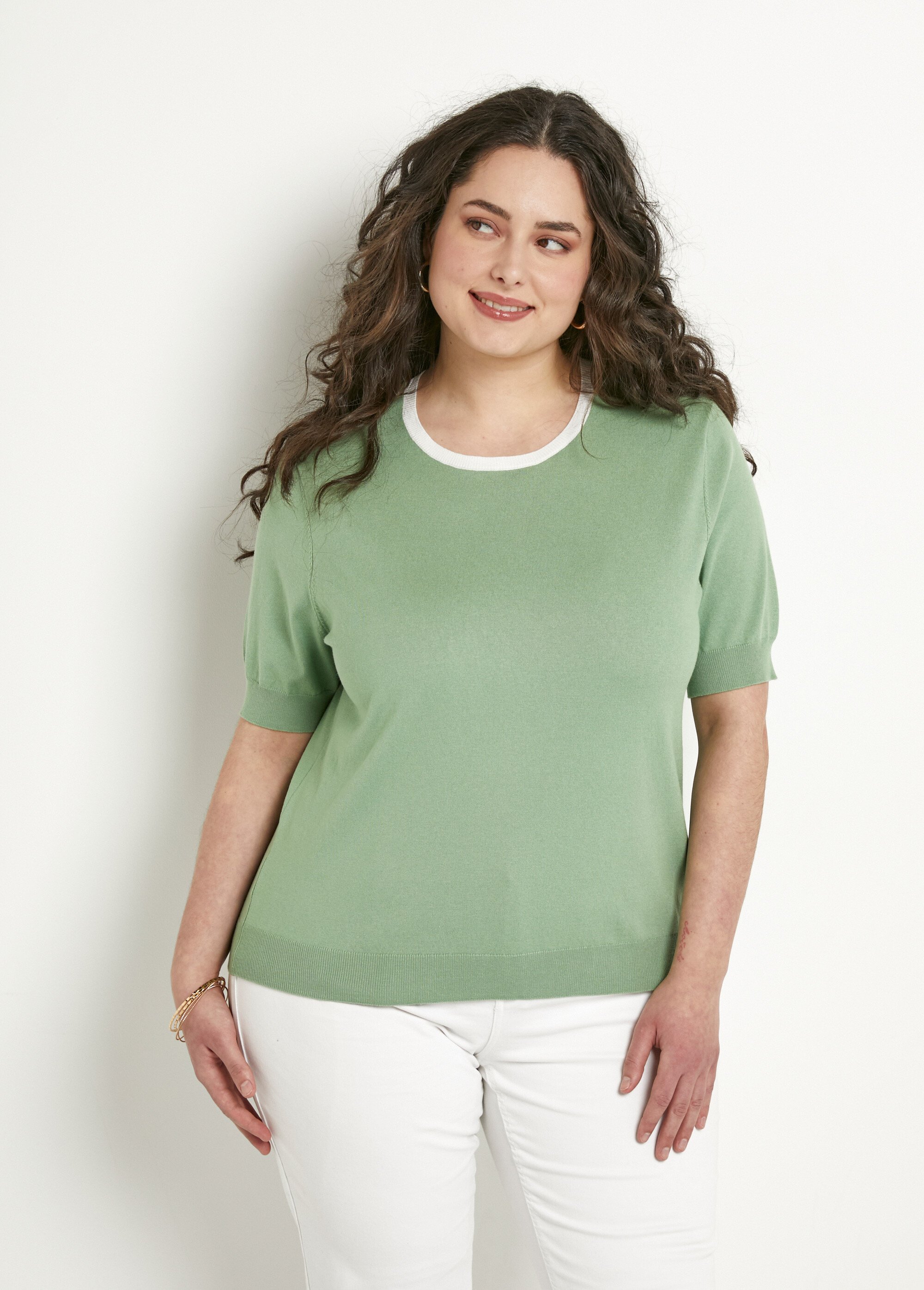 Pull doux manches courtes col rond