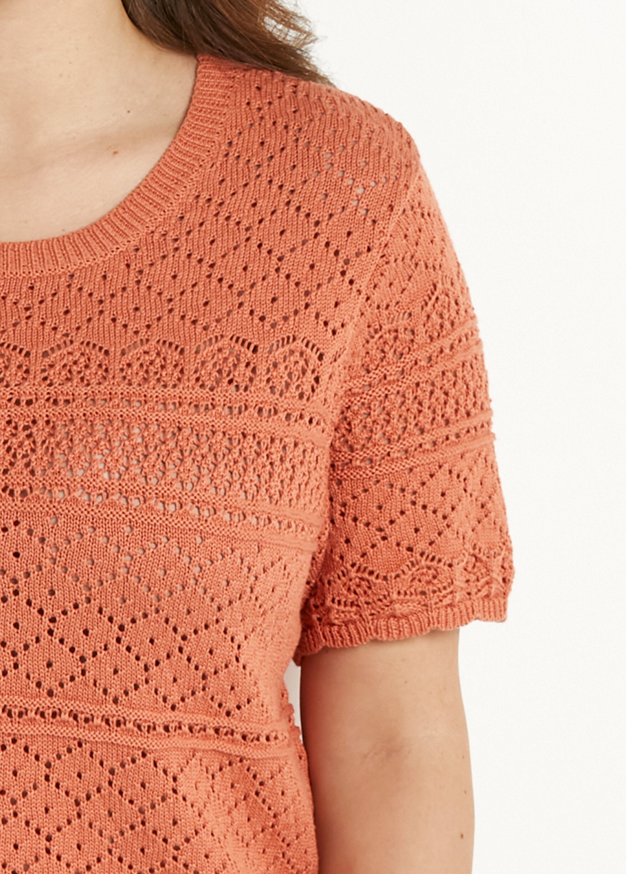 Pull manches courtes blousant ajouré col rond