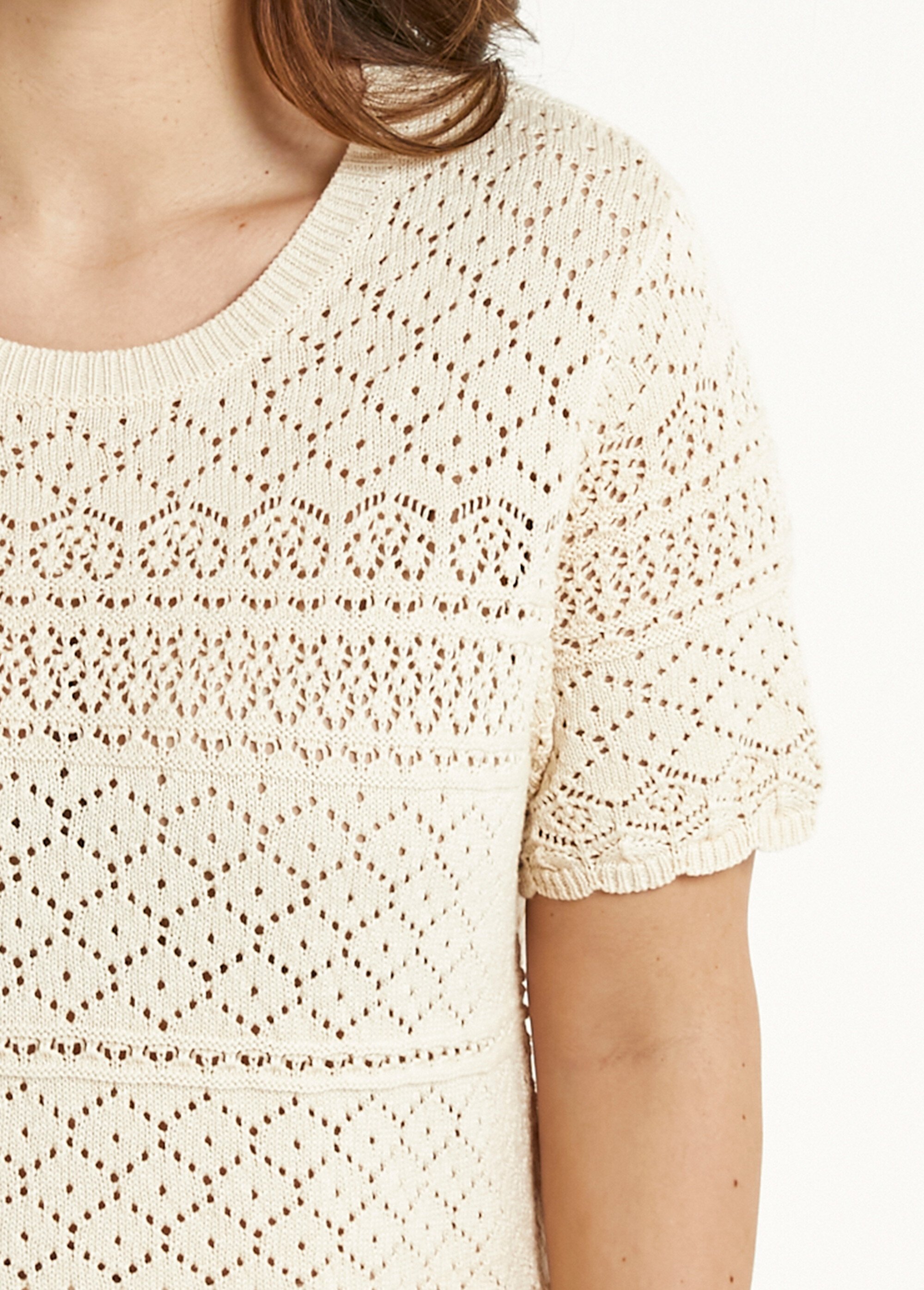 Pull manches courtes blousant ajouré col rond