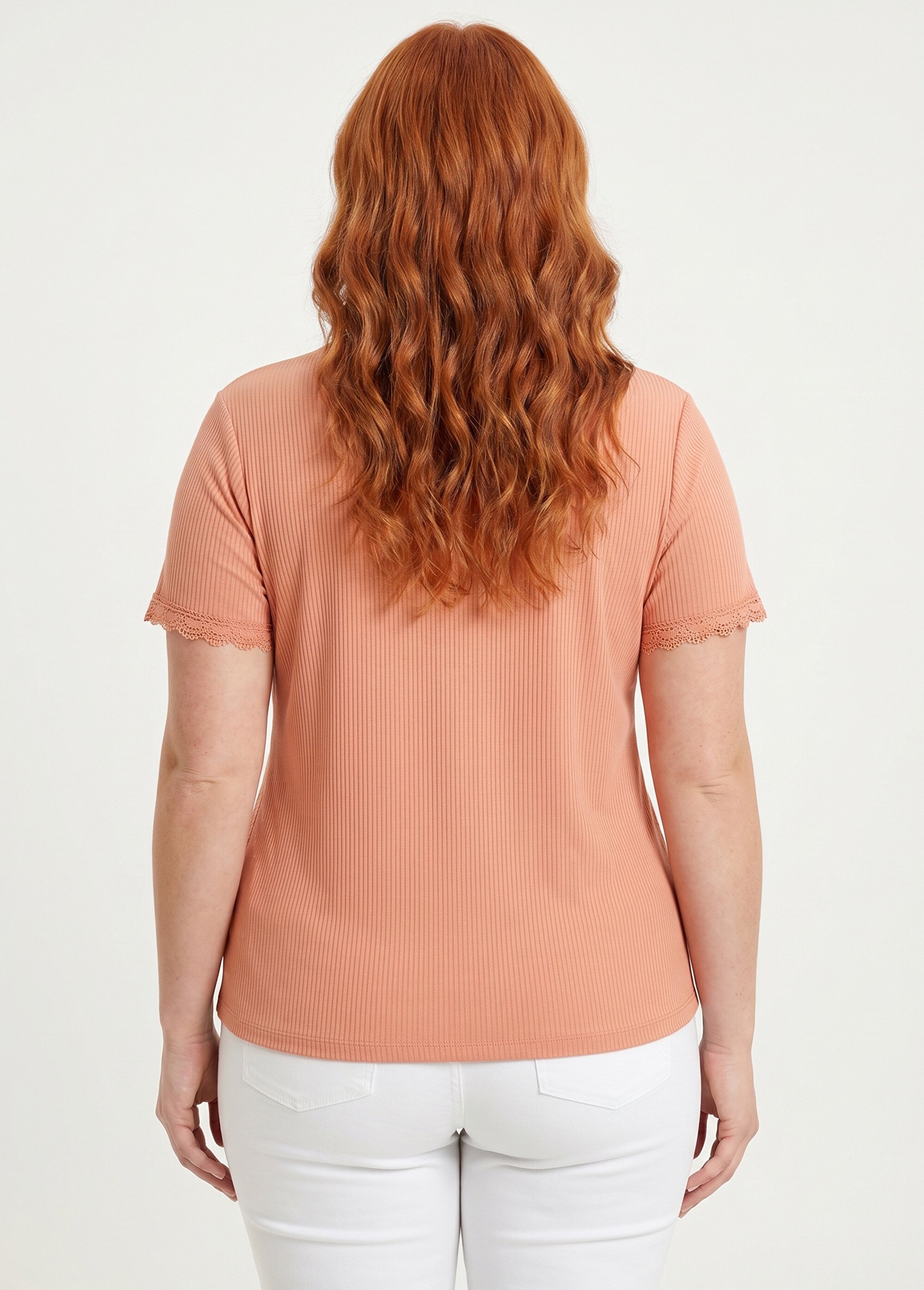 T-shirt col V manches courtes dentelle