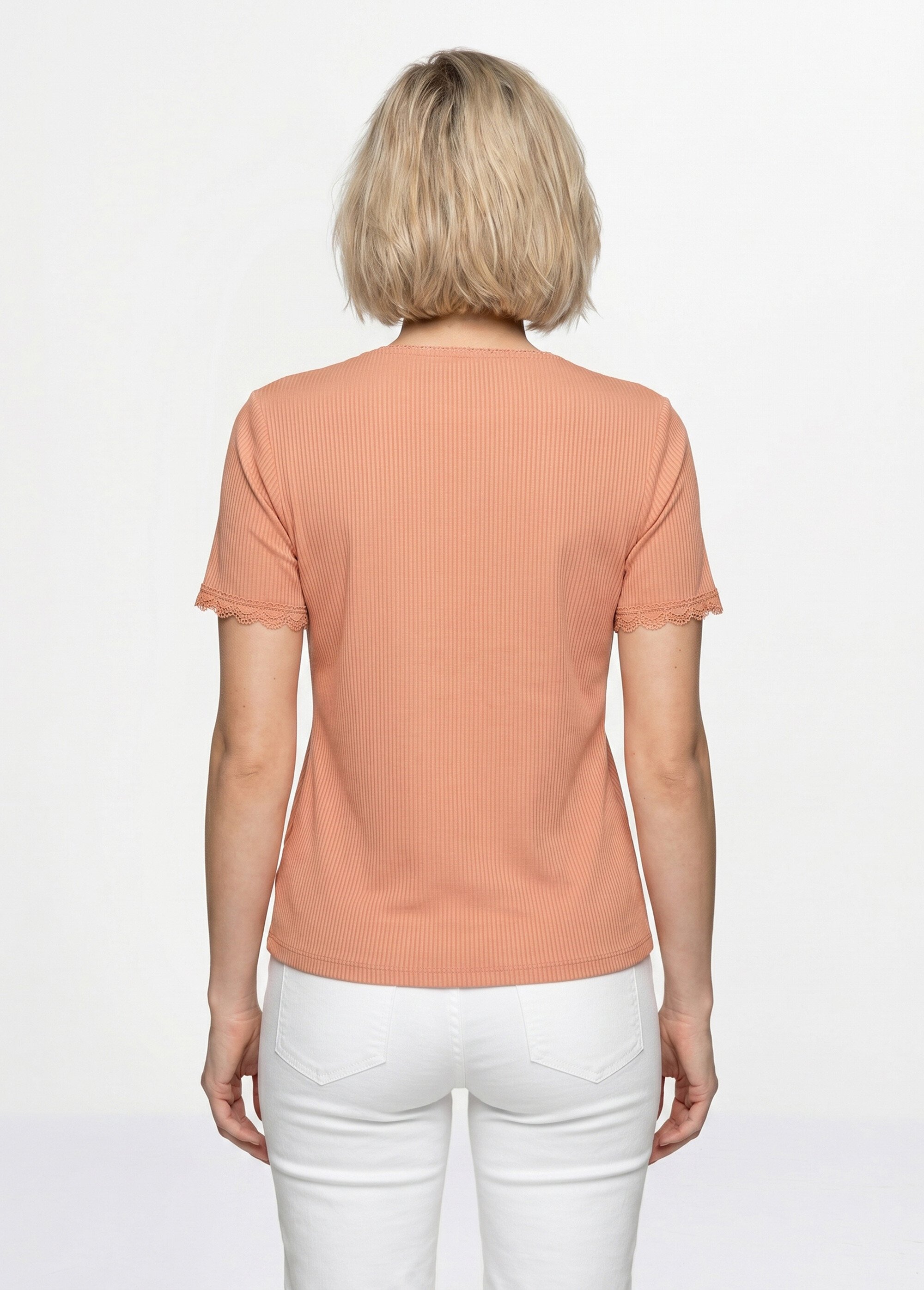 T-shirt col V manches courtes dentelle