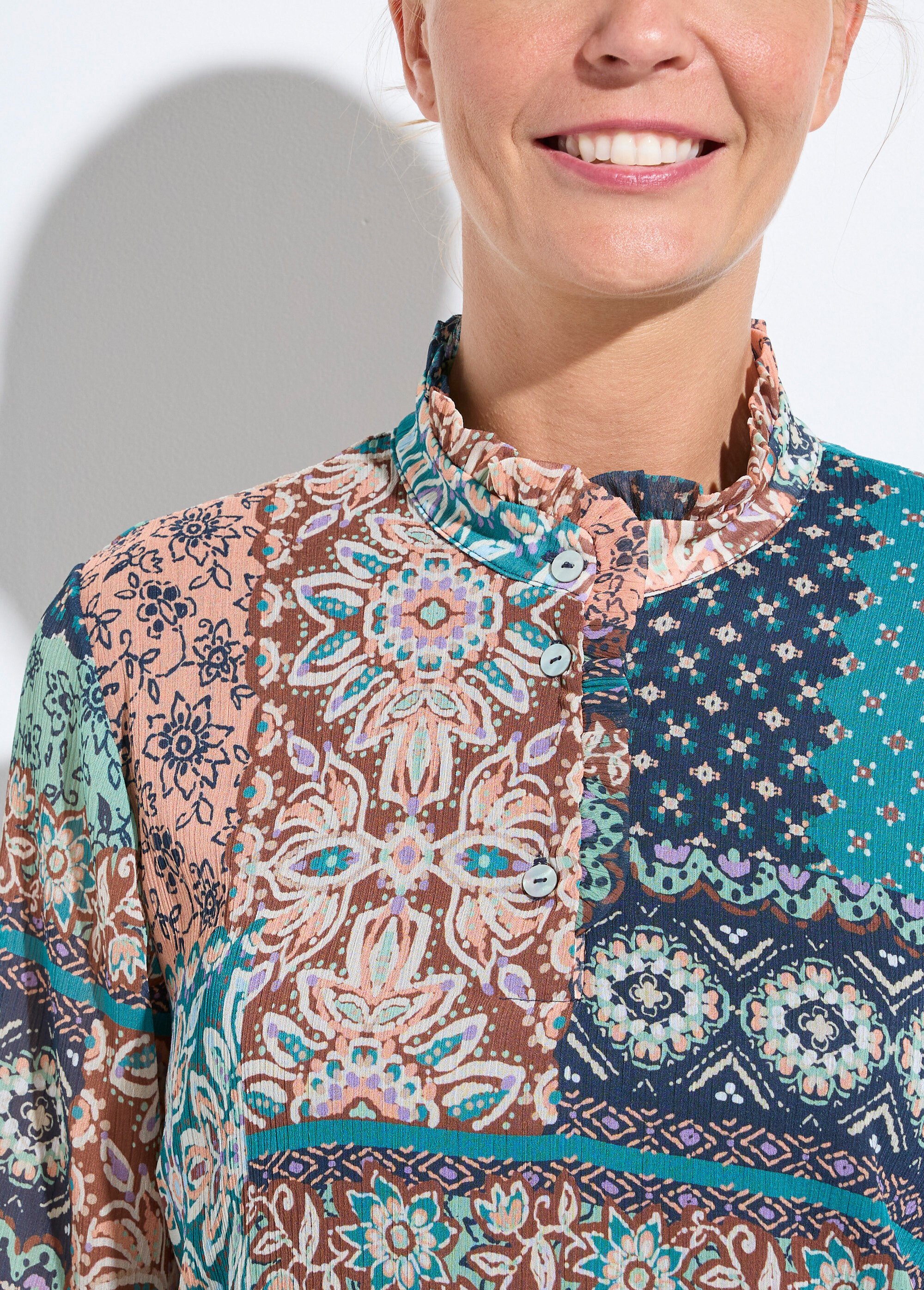 Tunique col volanté voile crépon imprimé patchwork