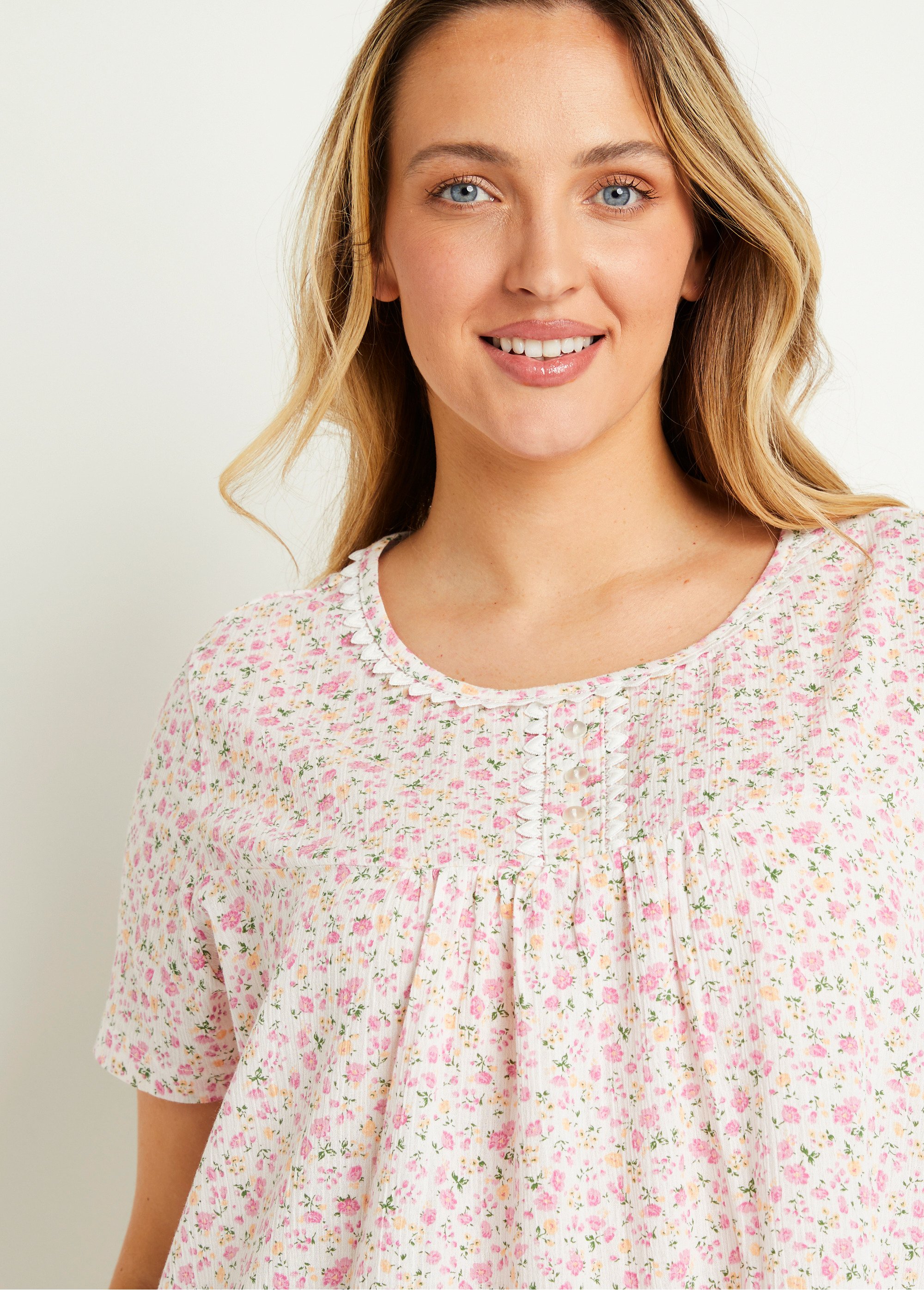 Chemise de nuit fleurie guipure fantaisie