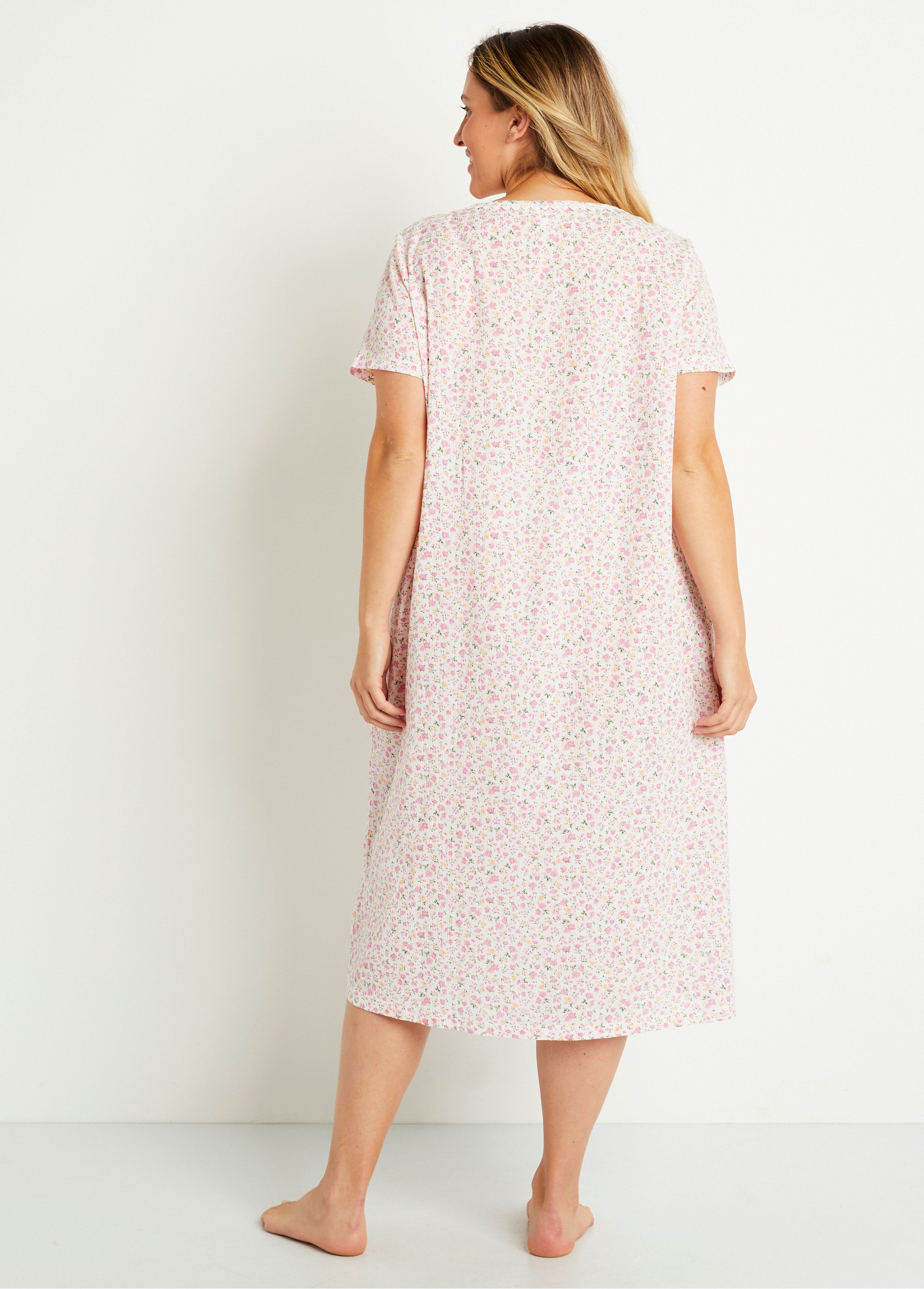 Chemise de nuit fleurie guipure fantaisie