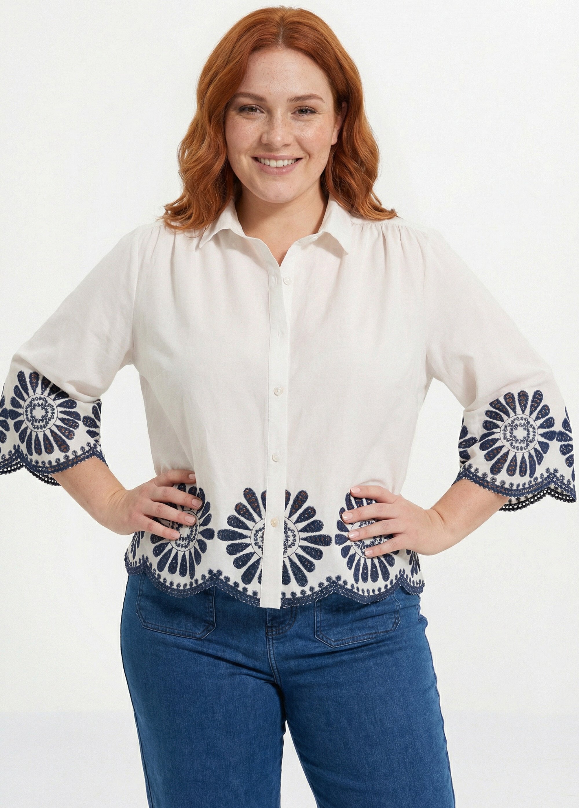 Blouse brodée et ajourée, col claudine Femme Grande Taille Blanc MA-M853-2153 MV1