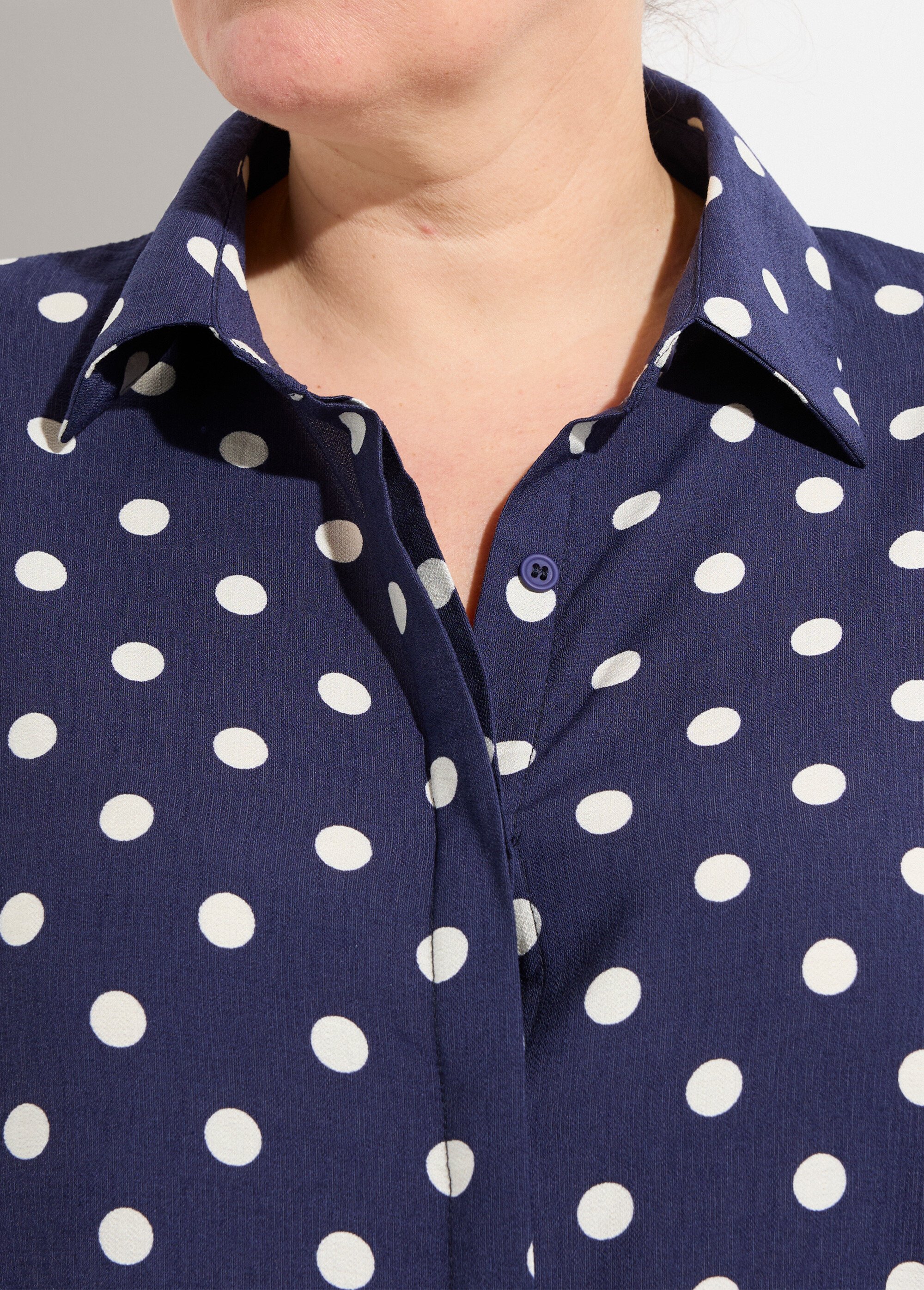 Chemisier chic, imprimé pois