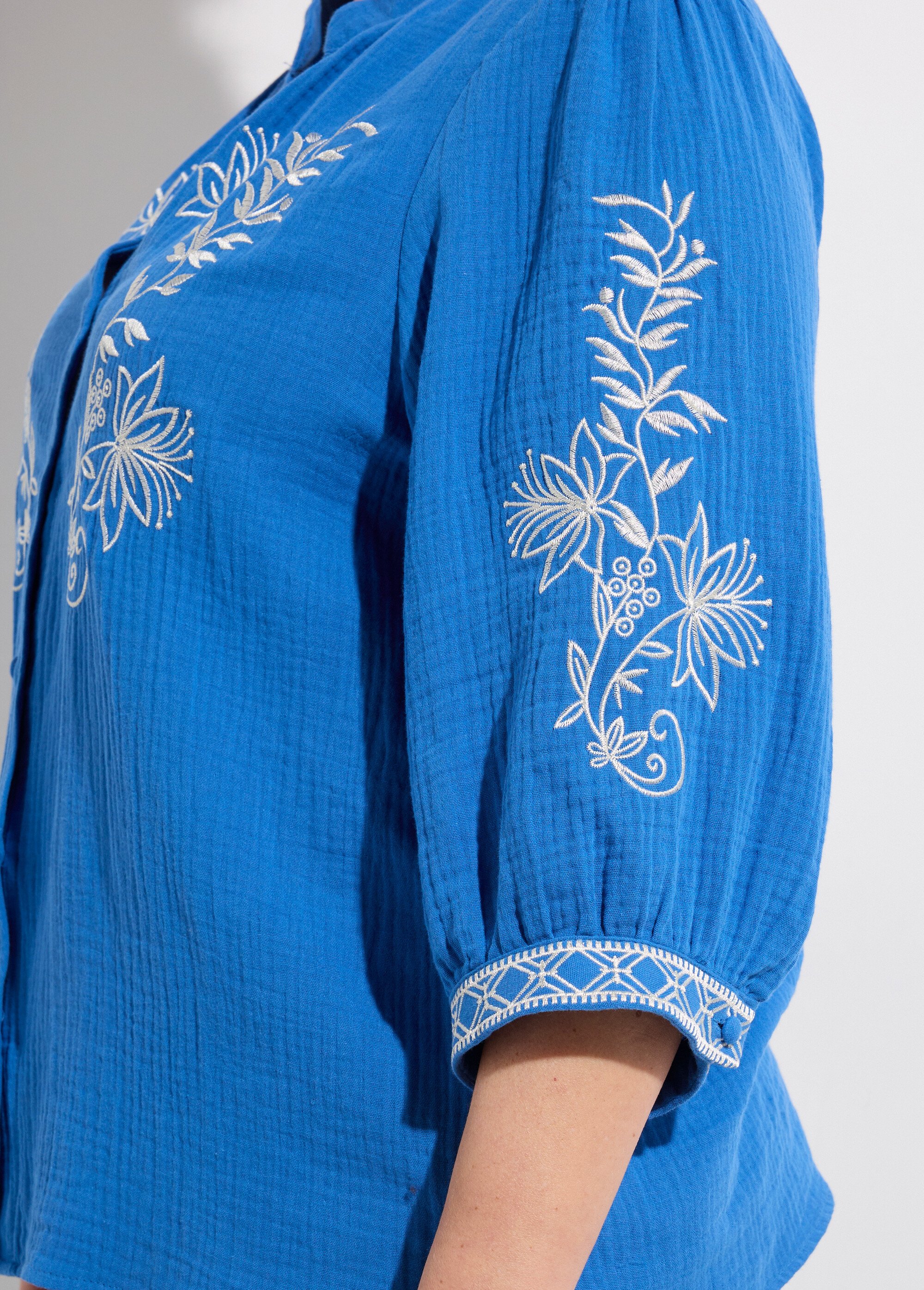 Blouse en gaze de coton avec broderies Femme Grande Taille Bleu MA-M831-83 DE2