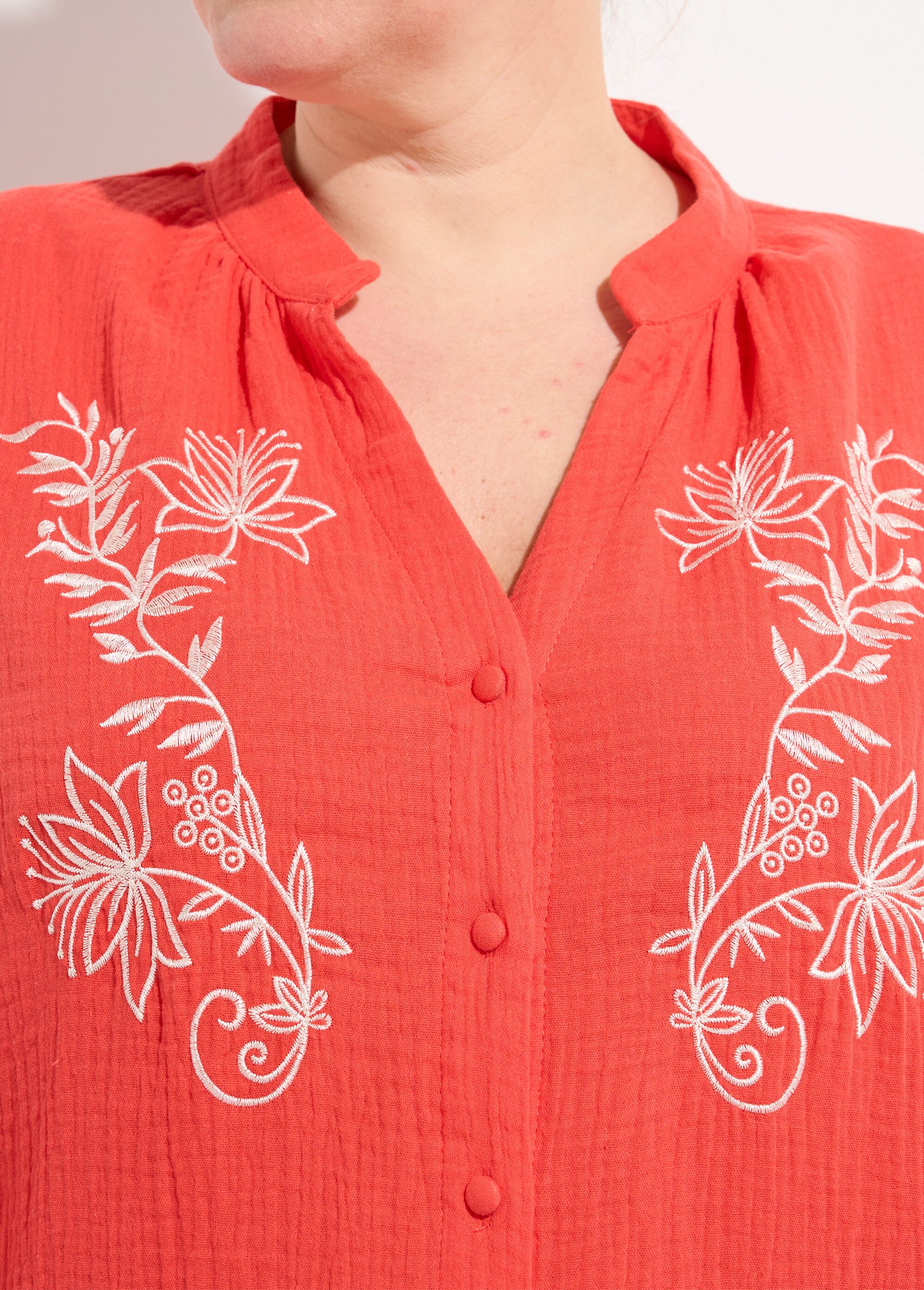 Blouse en gaze de coton avec broderies