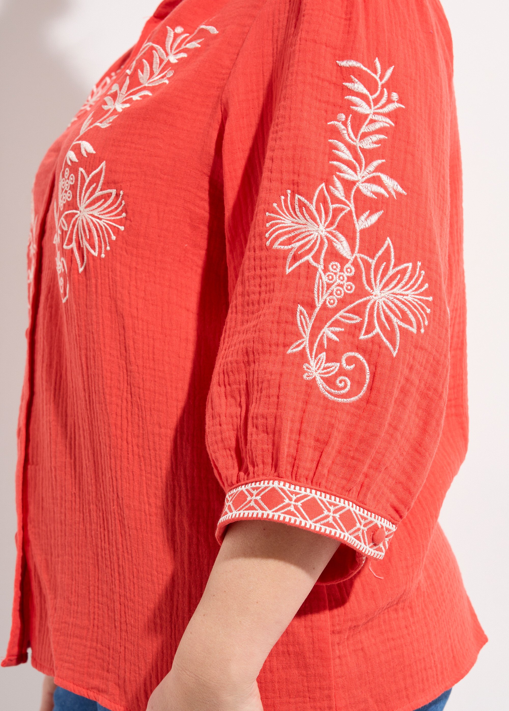 Blouse en gaze de coton avec broderies Femme Grande Taille Rose MA-M831-83 DE2